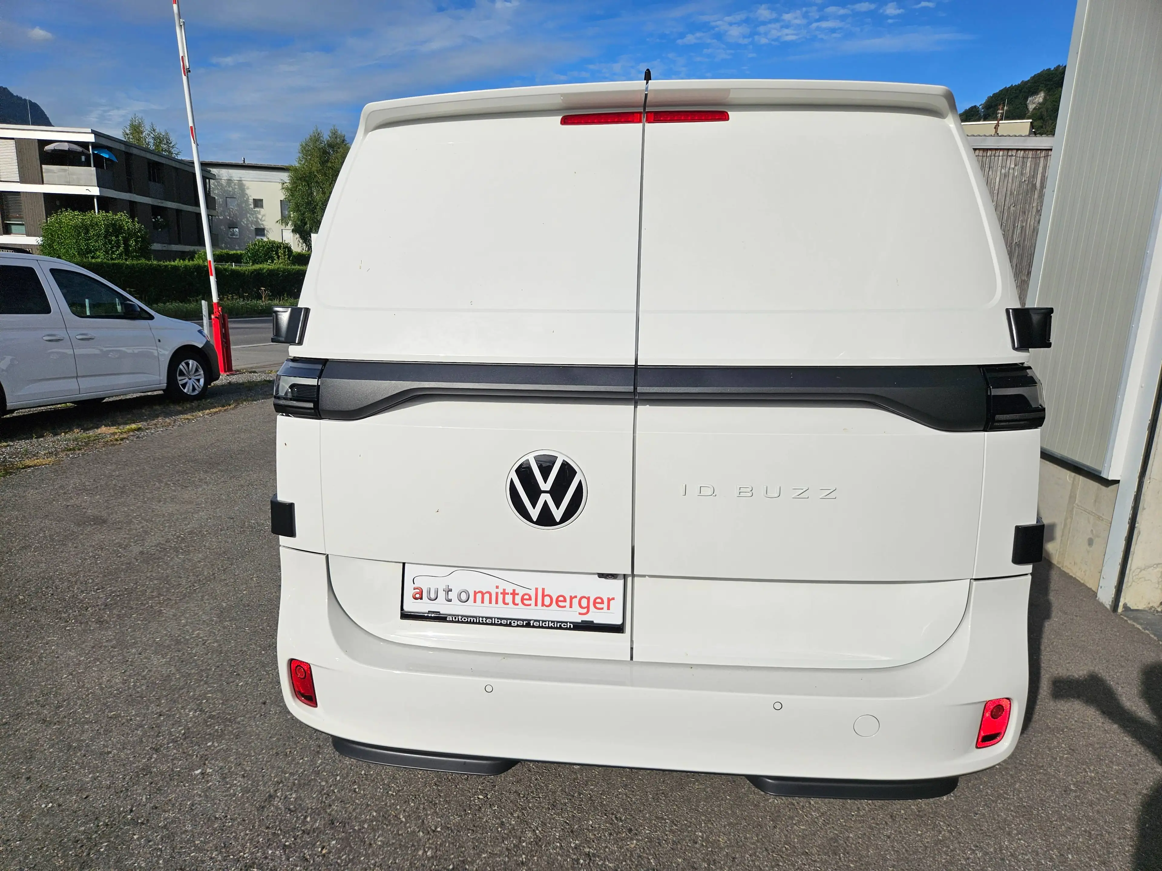 Volkswagen ID. Buzz Cargo 250 kW Pro 4MOTION — photo 3