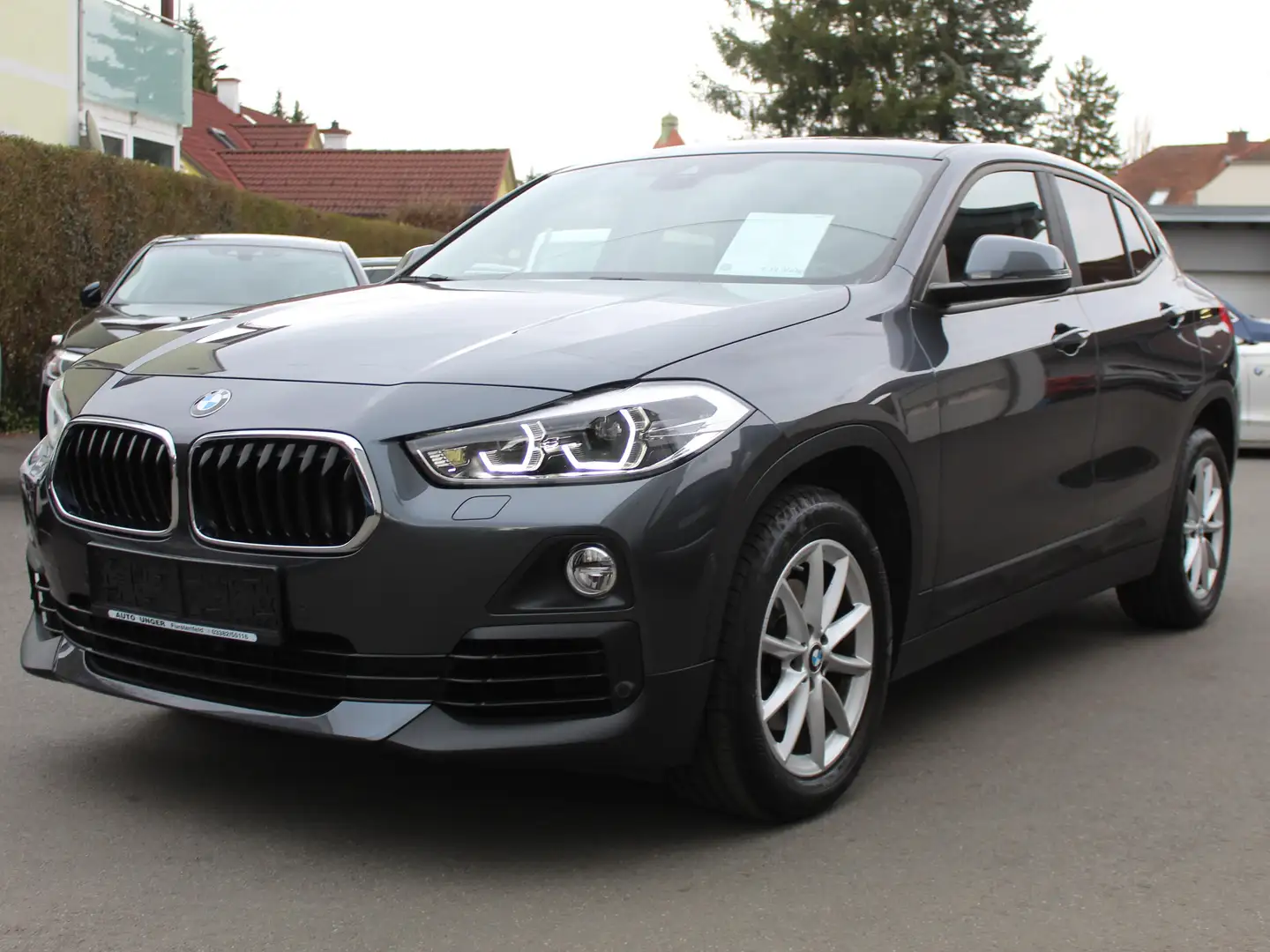 BMW X2 sDrive 18 i Advantage Aut 1 Besitz! Grau - 1