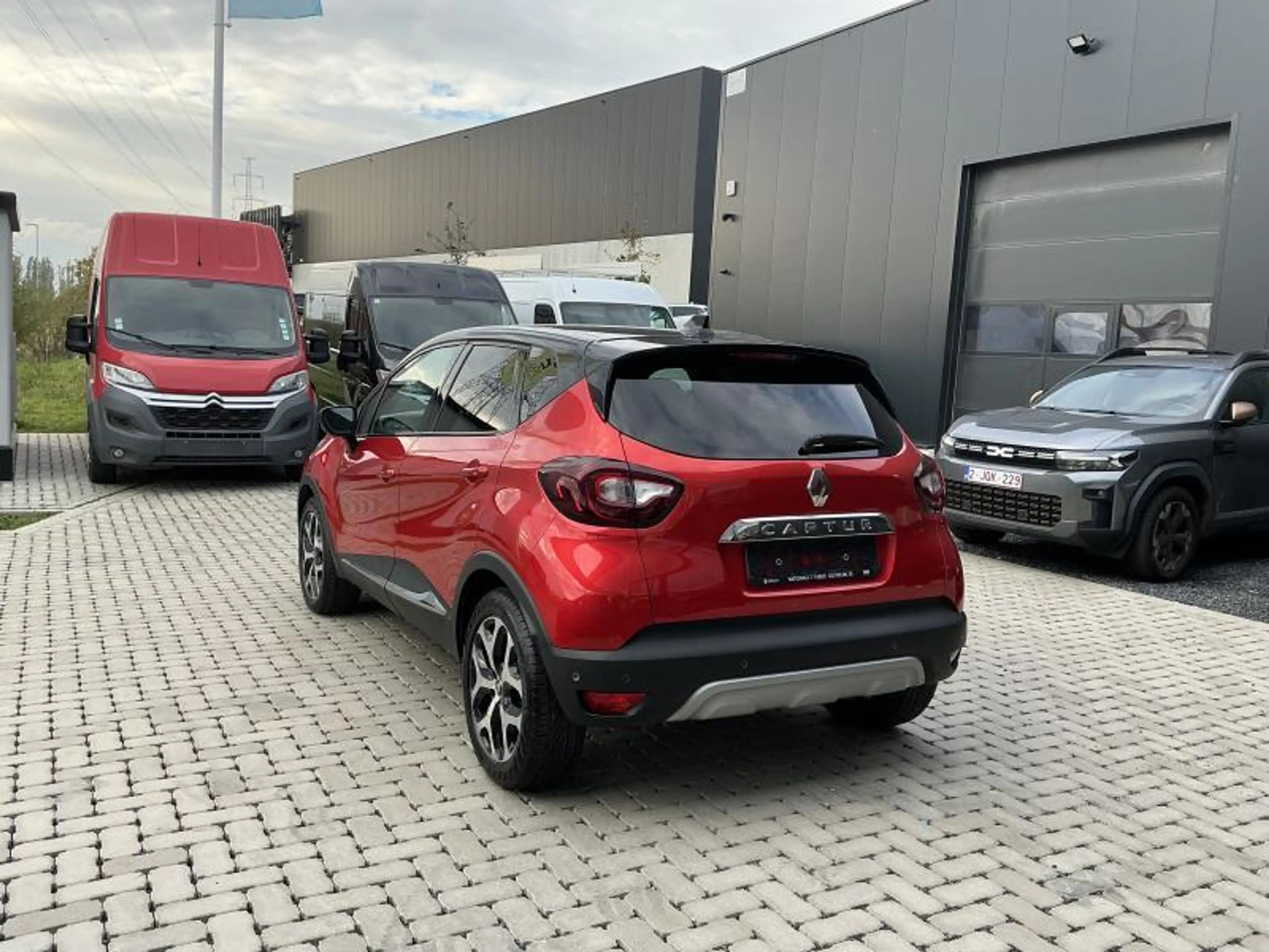 Renault Captur INTENS ENERGY 120 EDC — photo 7