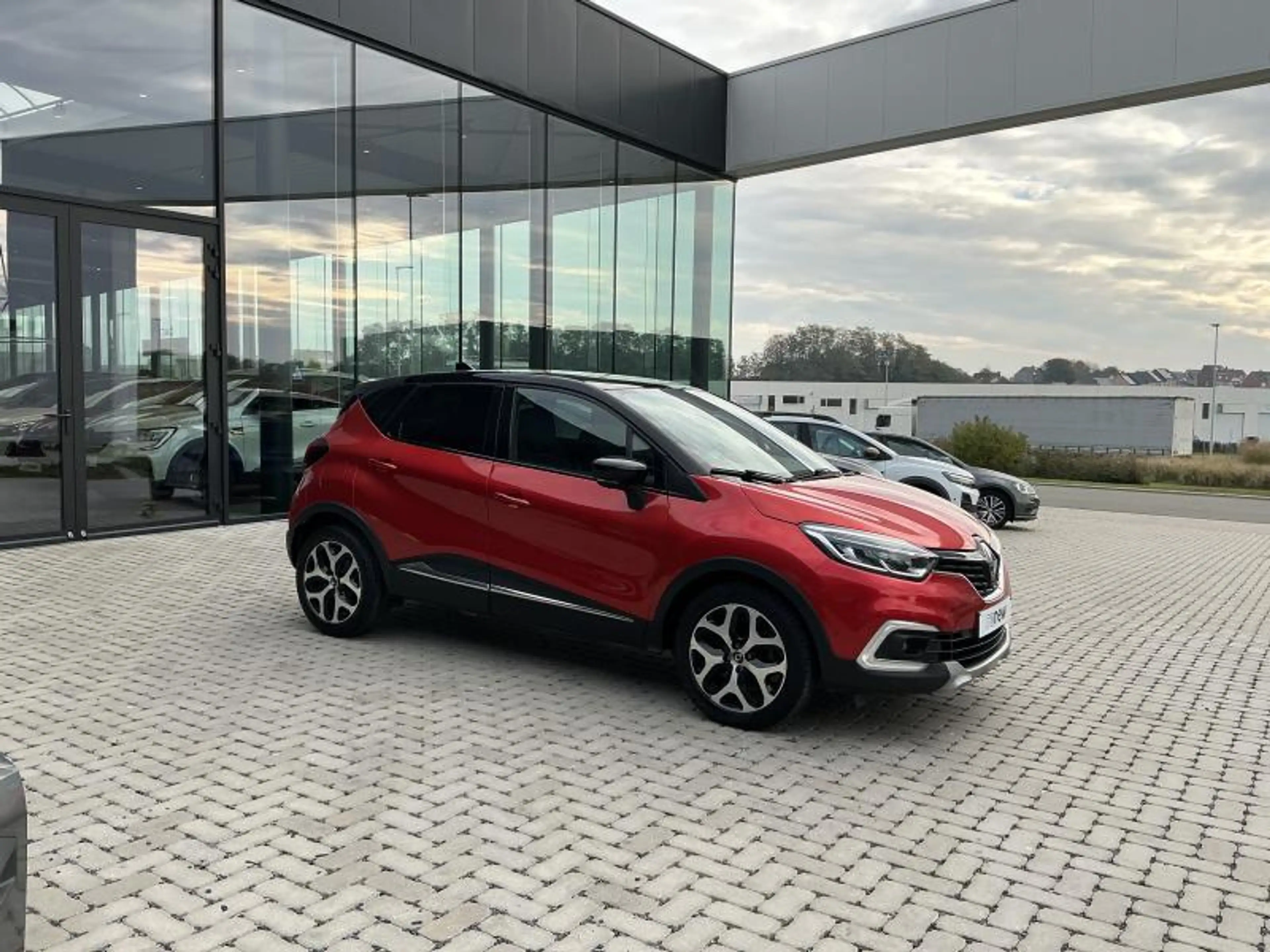 Renault Captur INTENS ENERGY 120 EDC — photo 4
