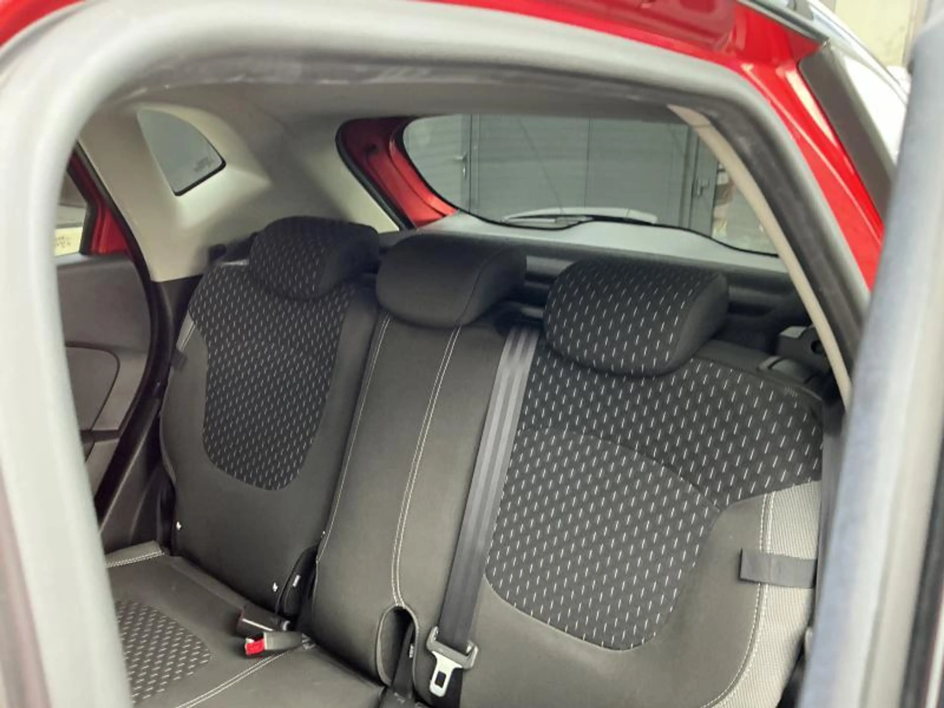 Renault Captur INTENS ENERGY 120 EDC — photo 15