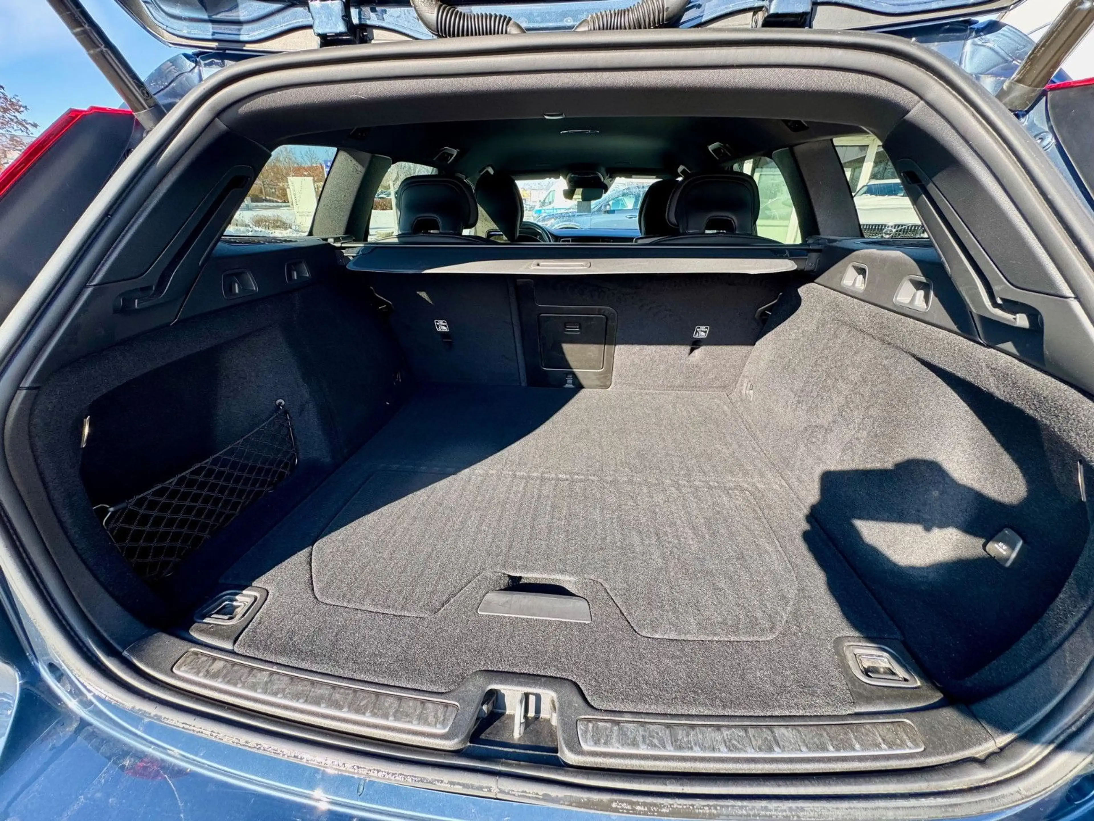 Volvo V60 B4 Diesel Kombi R-Design 8-Gang — photo 9