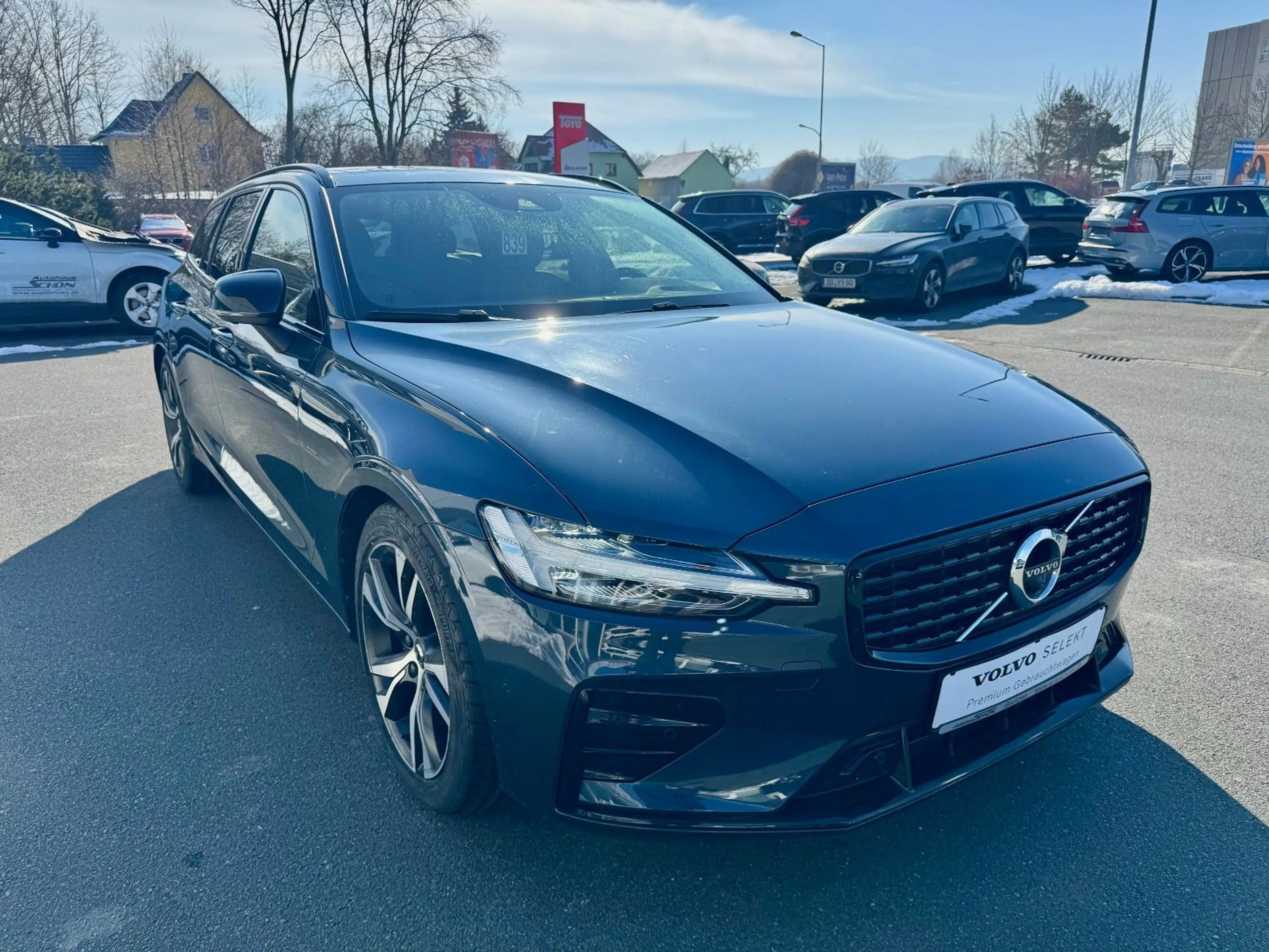 Volvo V60 B4 Diesel Kombi R-Design 8-Gang — photo 3