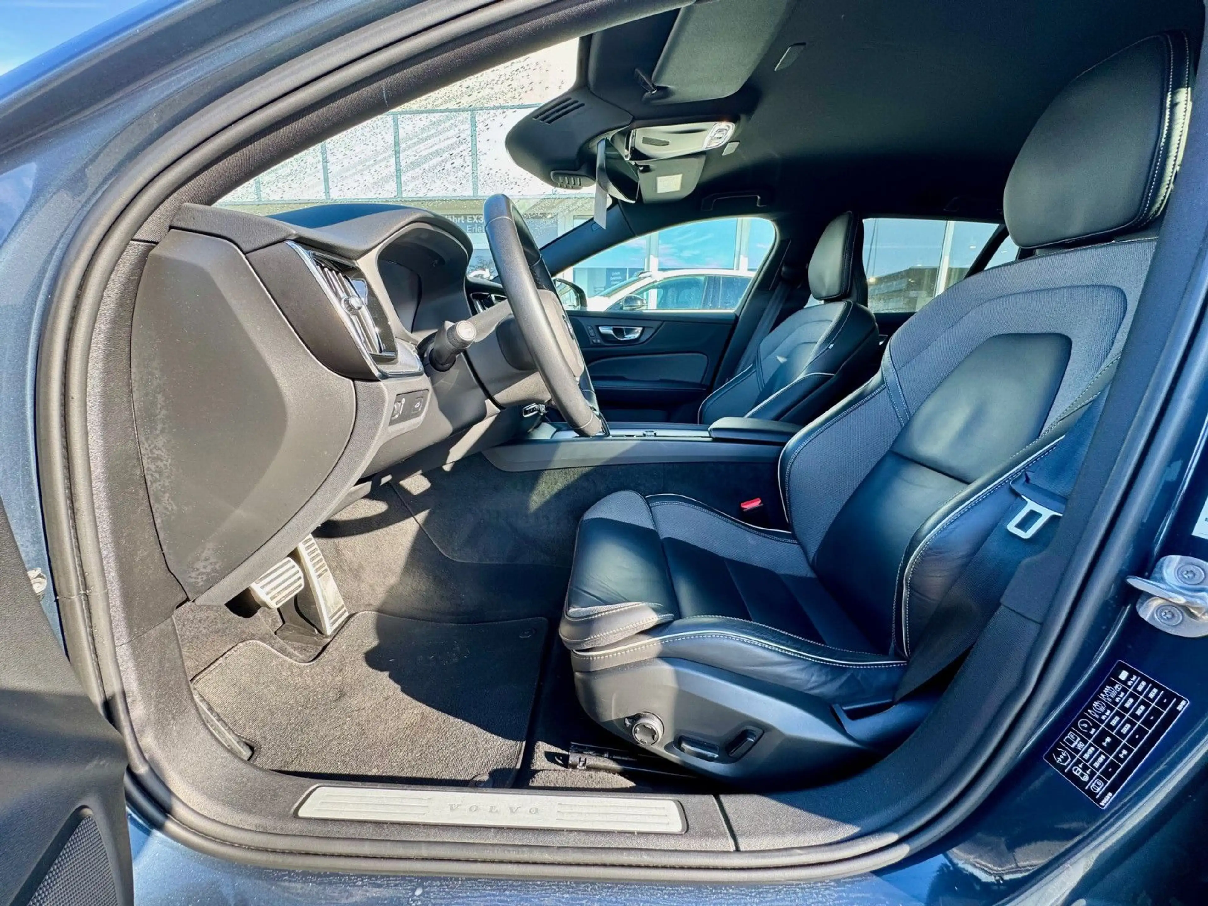 Volvo V60 B4 Diesel Kombi R-Design 8-Gang — photo 7