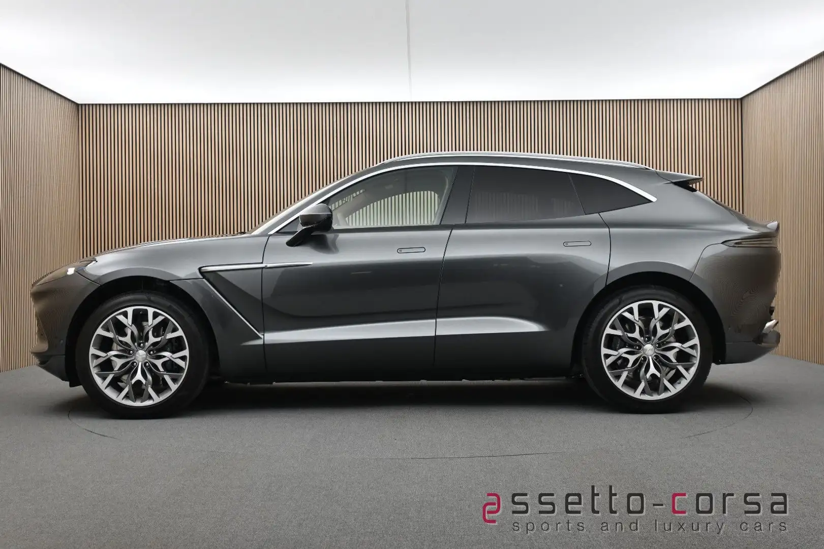 Aston Martin DBX *Magnetic Silver*Mwst.*1319km Argent - 1