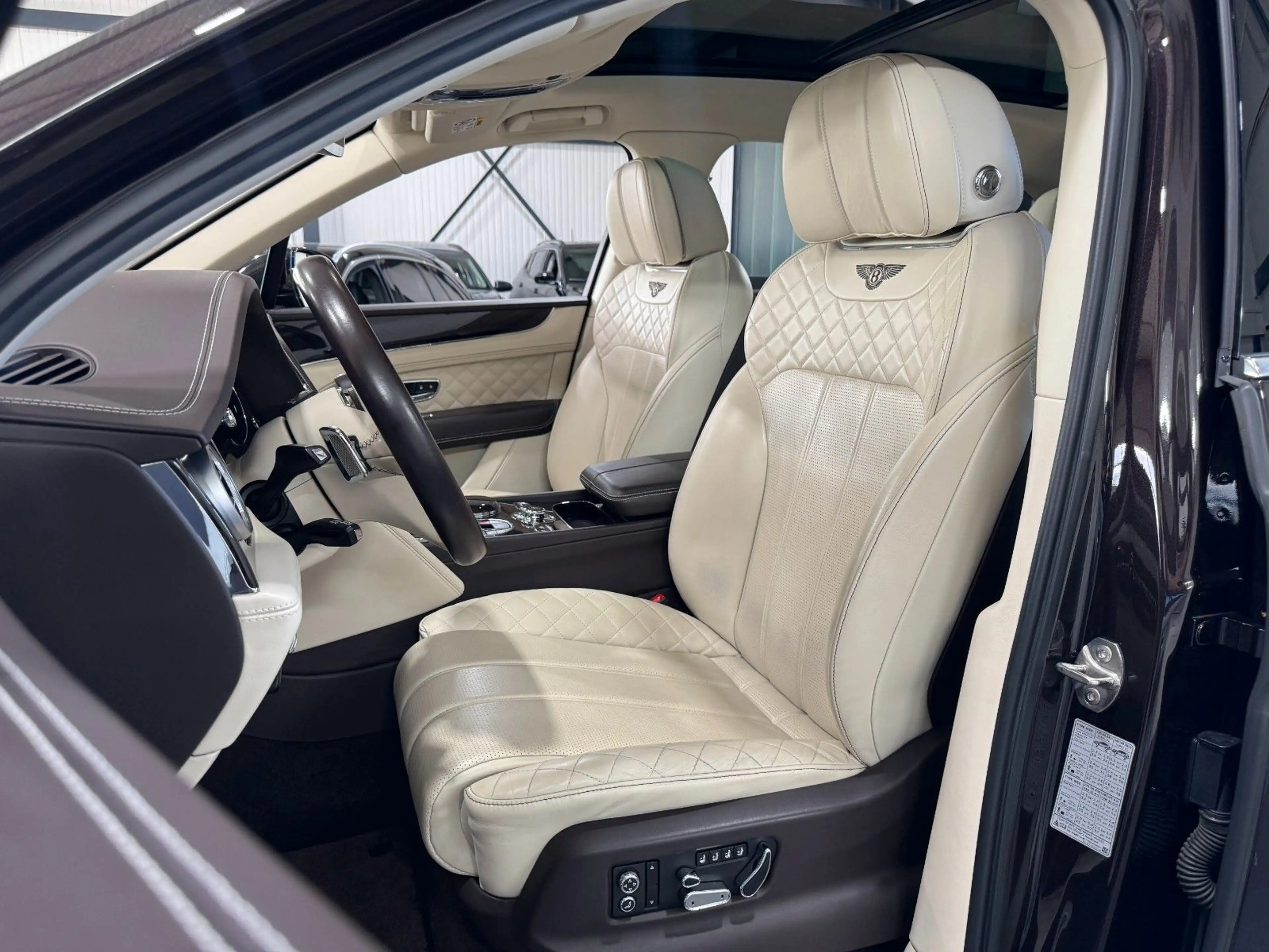 Bentley Bentayga 6.0 W12 Mulliner | APPLE-CAR | PANO | — photo 9