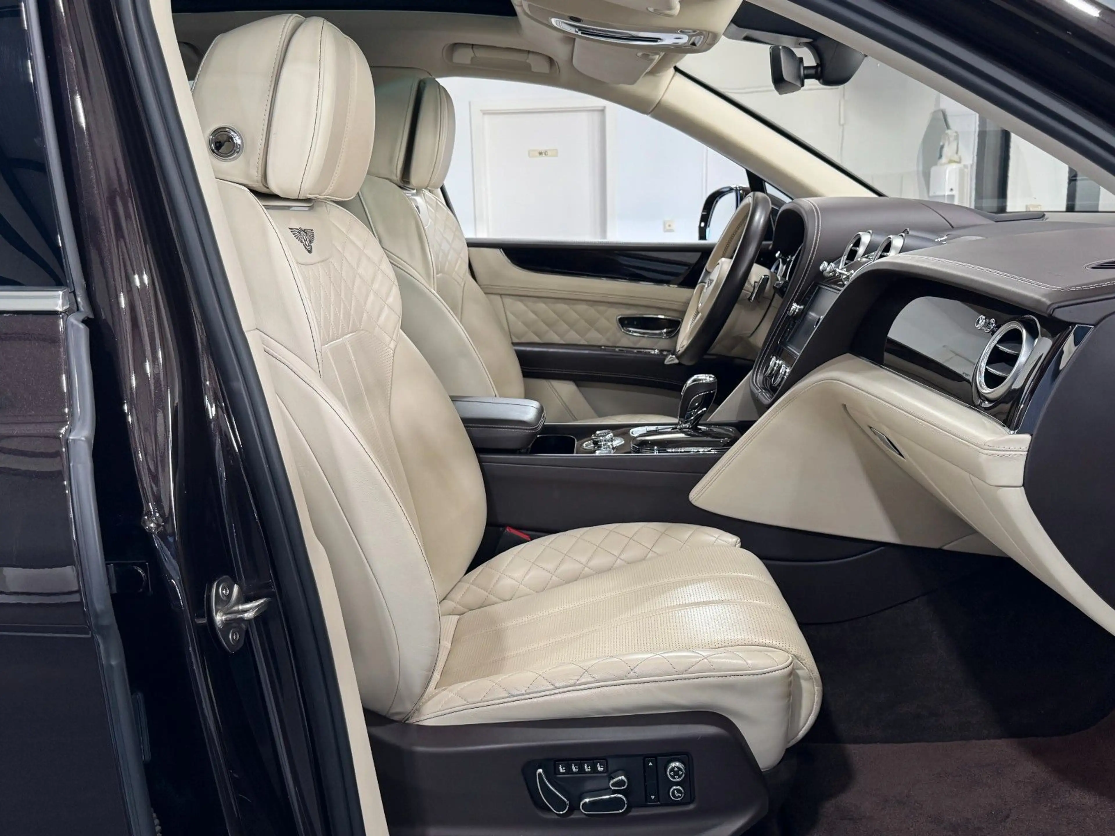 Bentley Bentayga 6.0 W12 Mulliner | APPLE-CAR | PANO | — photo 13