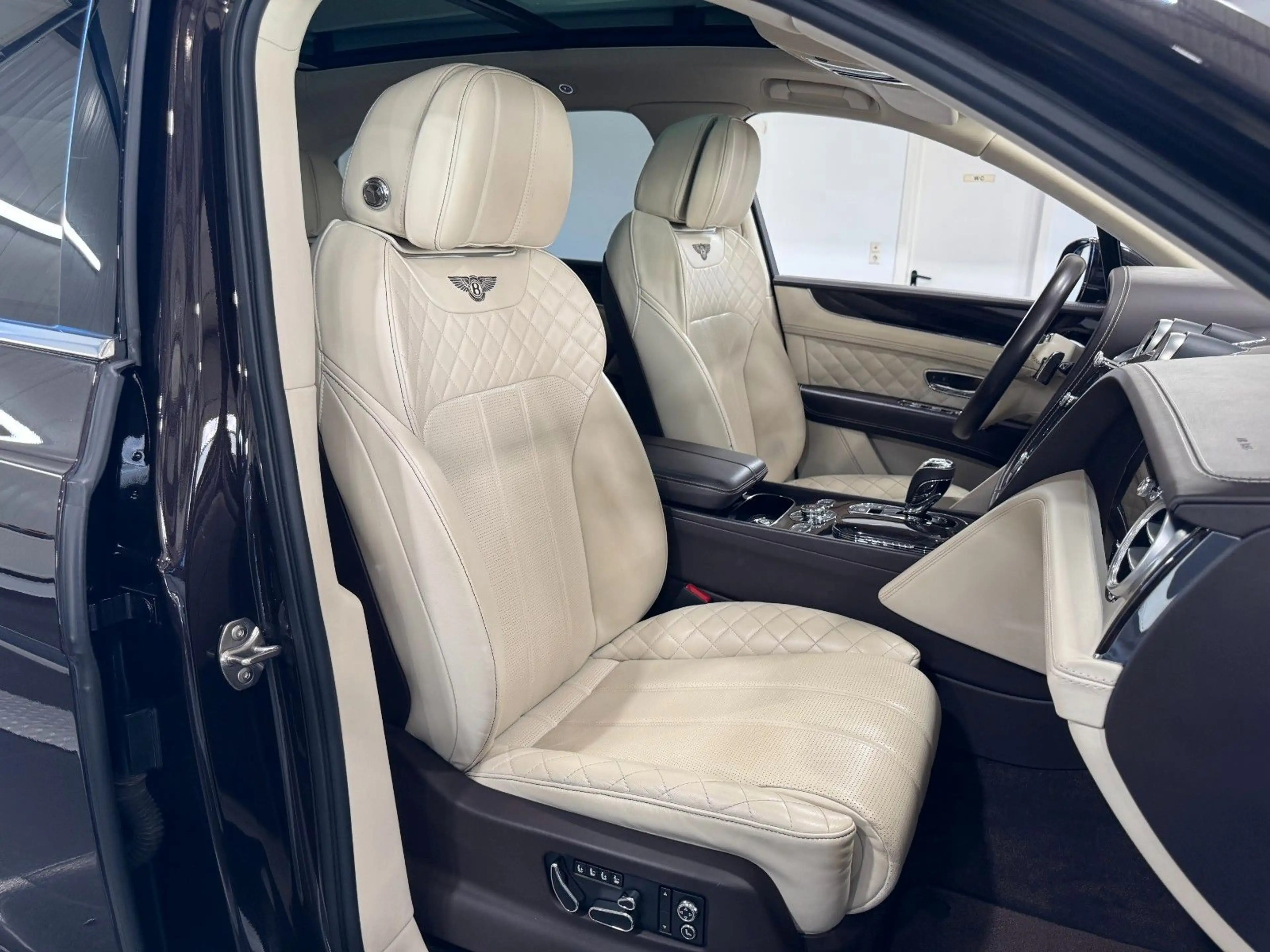 Bentley Bentayga 6.0 W12 Mulliner | APPLE-CAR | PANO | — photo 14