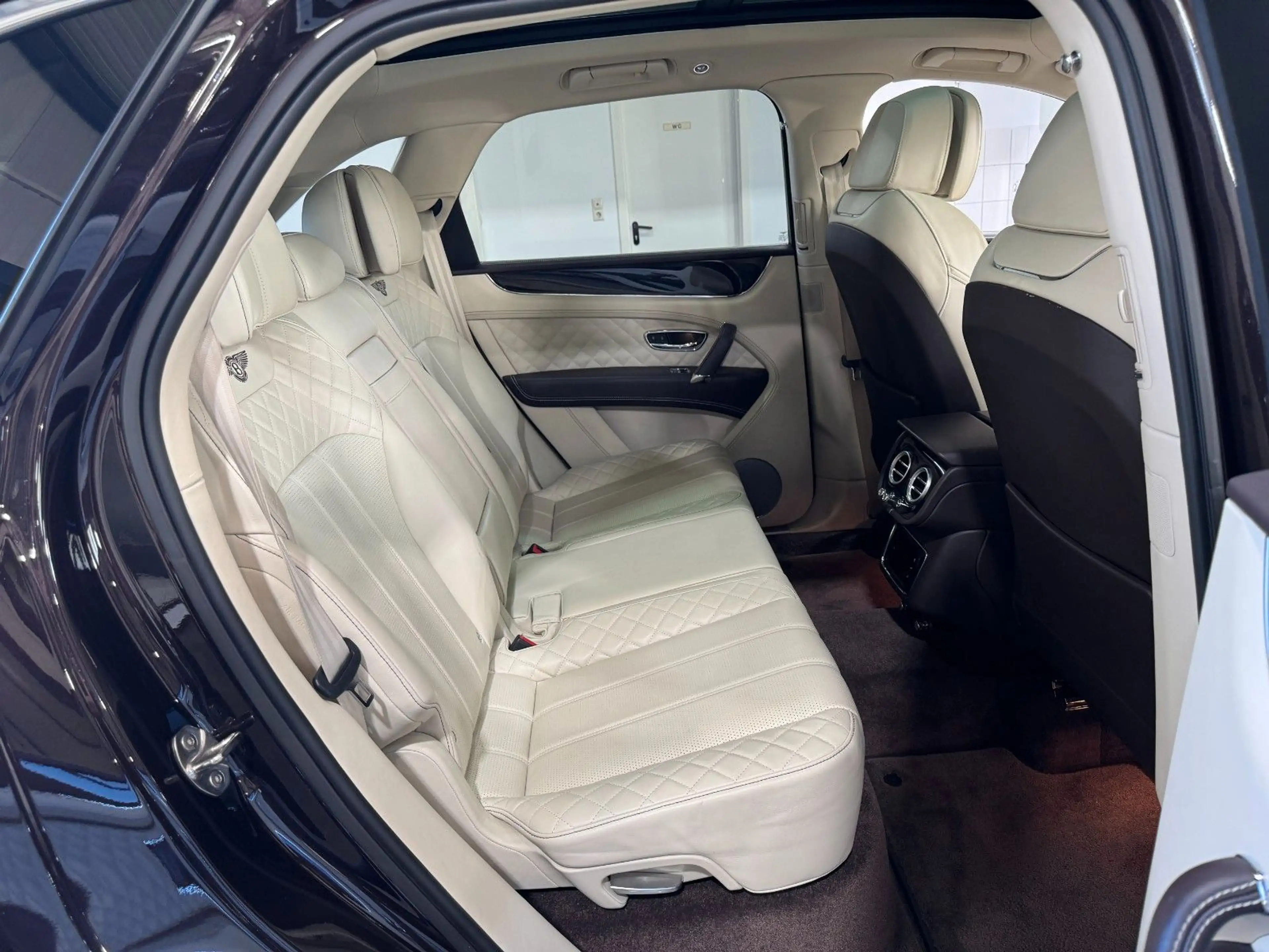 Bentley Bentayga 6.0 W12 Mulliner | APPLE-CAR | PANO | — photo 15
