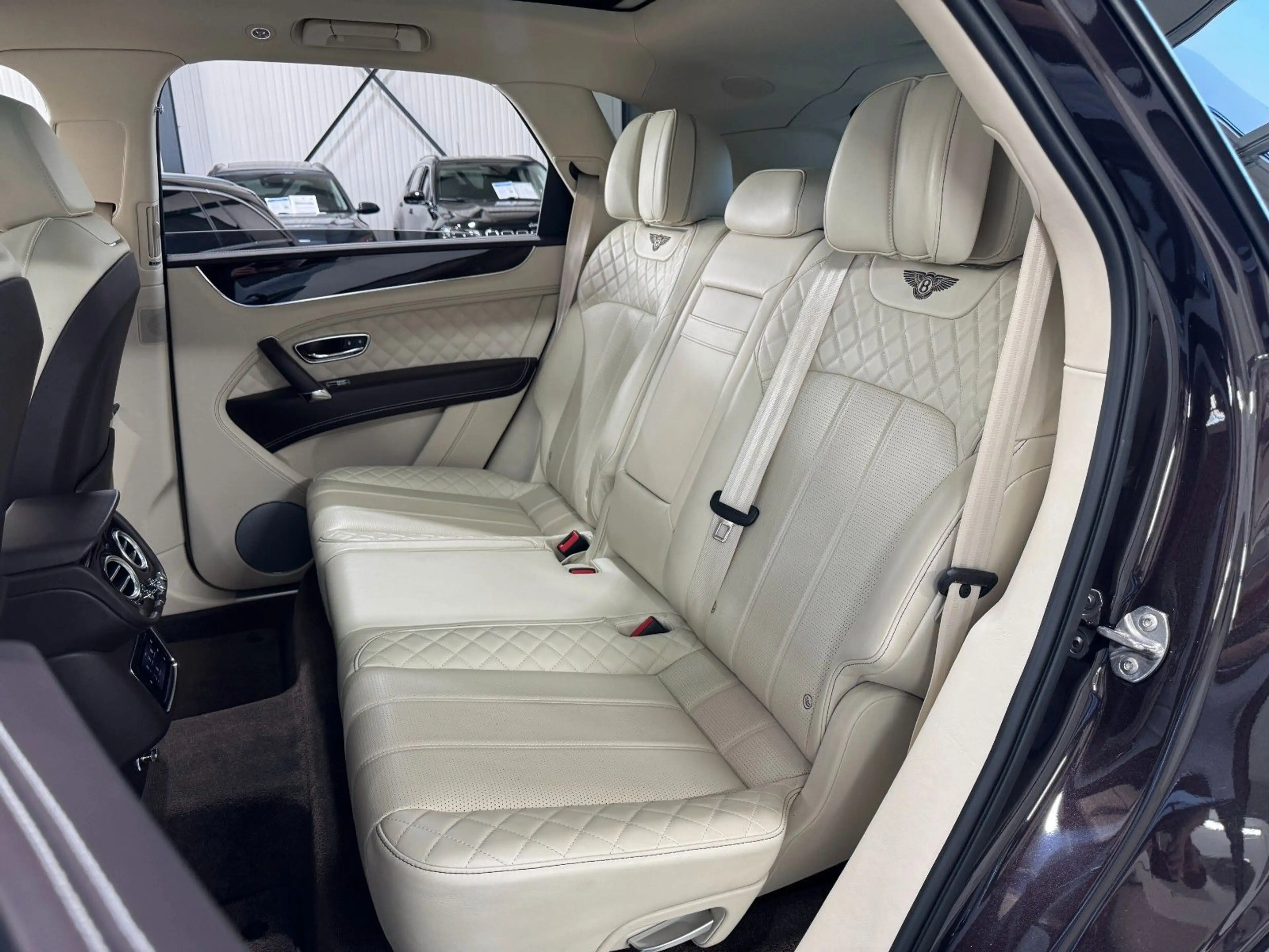 Bentley Bentayga 6.0 W12 Mulliner | APPLE-CAR | PANO | — photo 11