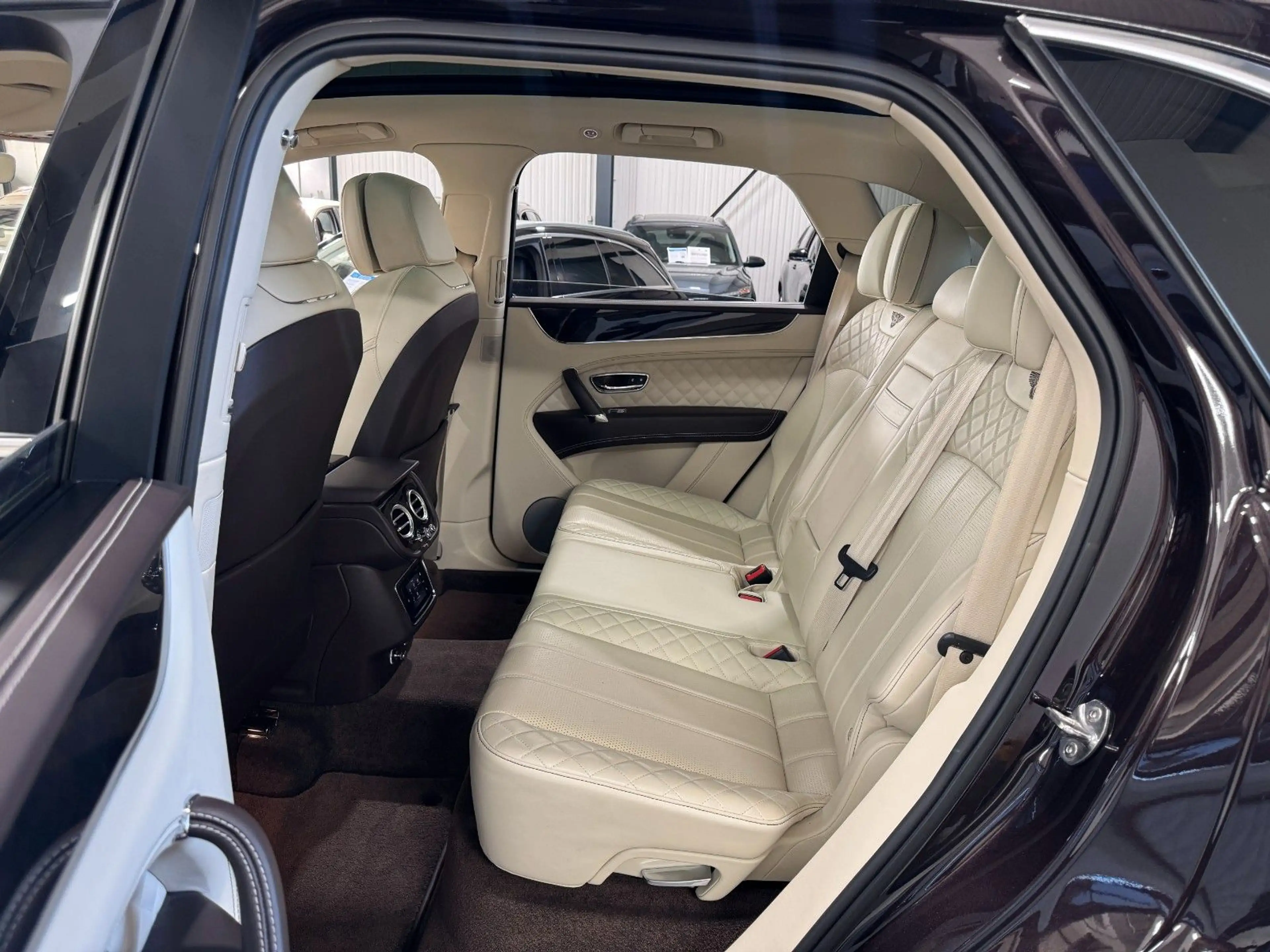 Bentley Bentayga 6.0 W12 Mulliner | APPLE-CAR | PANO | — photo 10