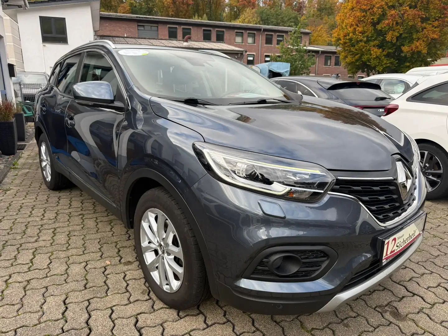 Renault Kadjar Kadjar TCe 140 EDC GPF LIMITED+NAVI+KLIMATR+KAMERA Grau - 2
