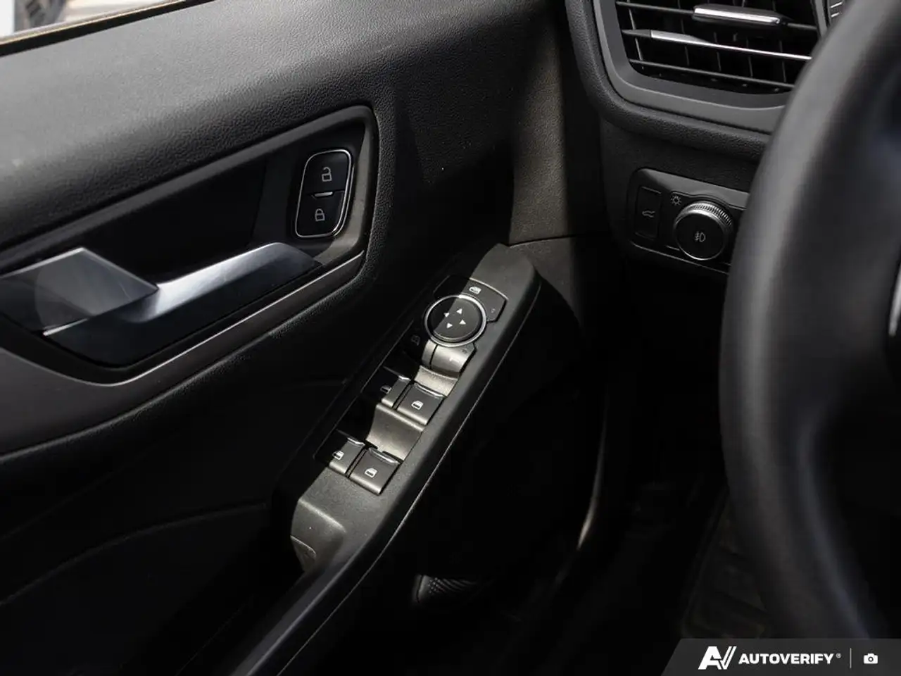 Ford Escape снимка Ford Escape