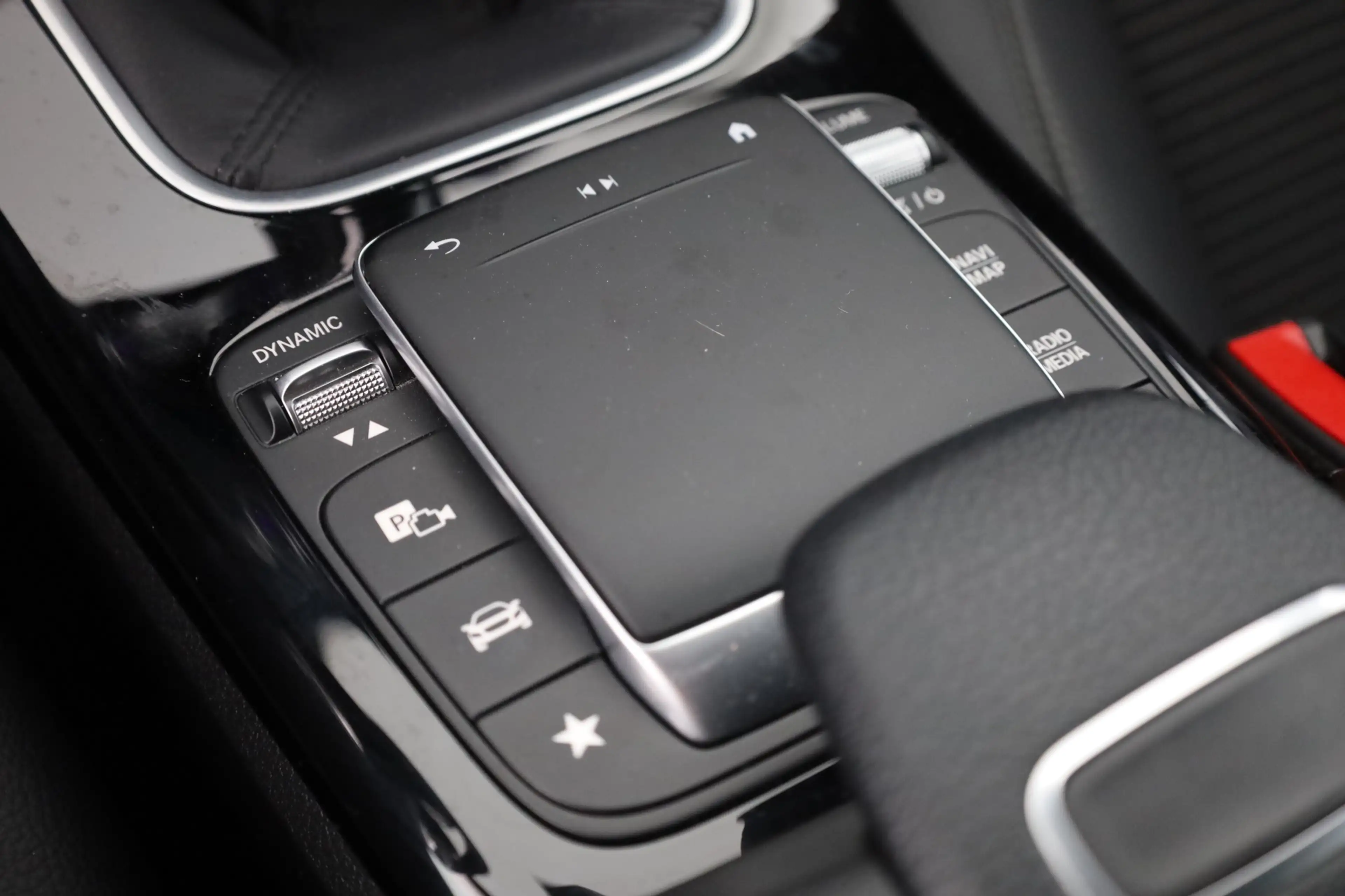 Mercedes-Benz CLA 200 SB Progressive LED Navi Sitzheizung — photo 14