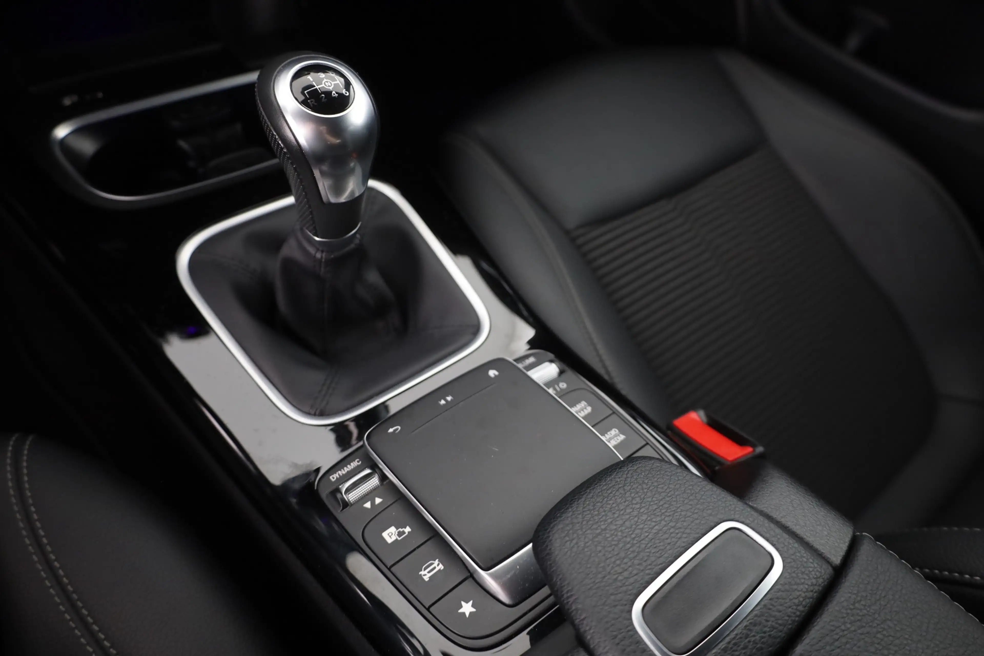 Mercedes-Benz CLA 200 SB Progressive LED Navi Sitzheizung — photo 13