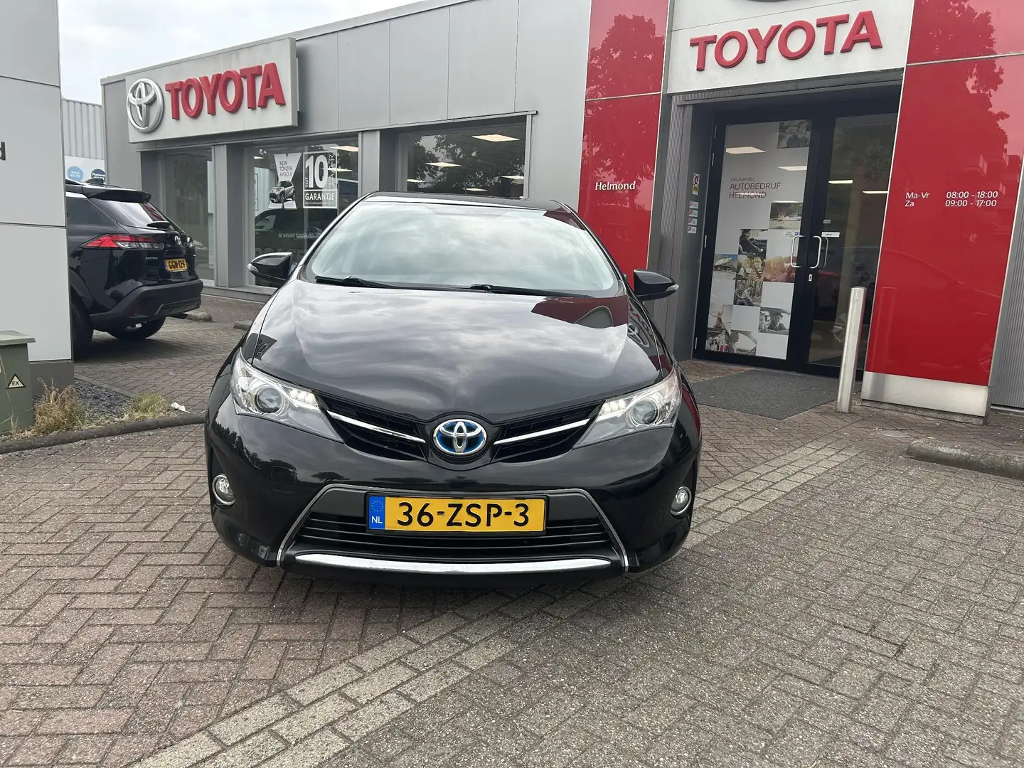 Toyota Auris 1.8 Hybrid Aspiration Zwart - 2