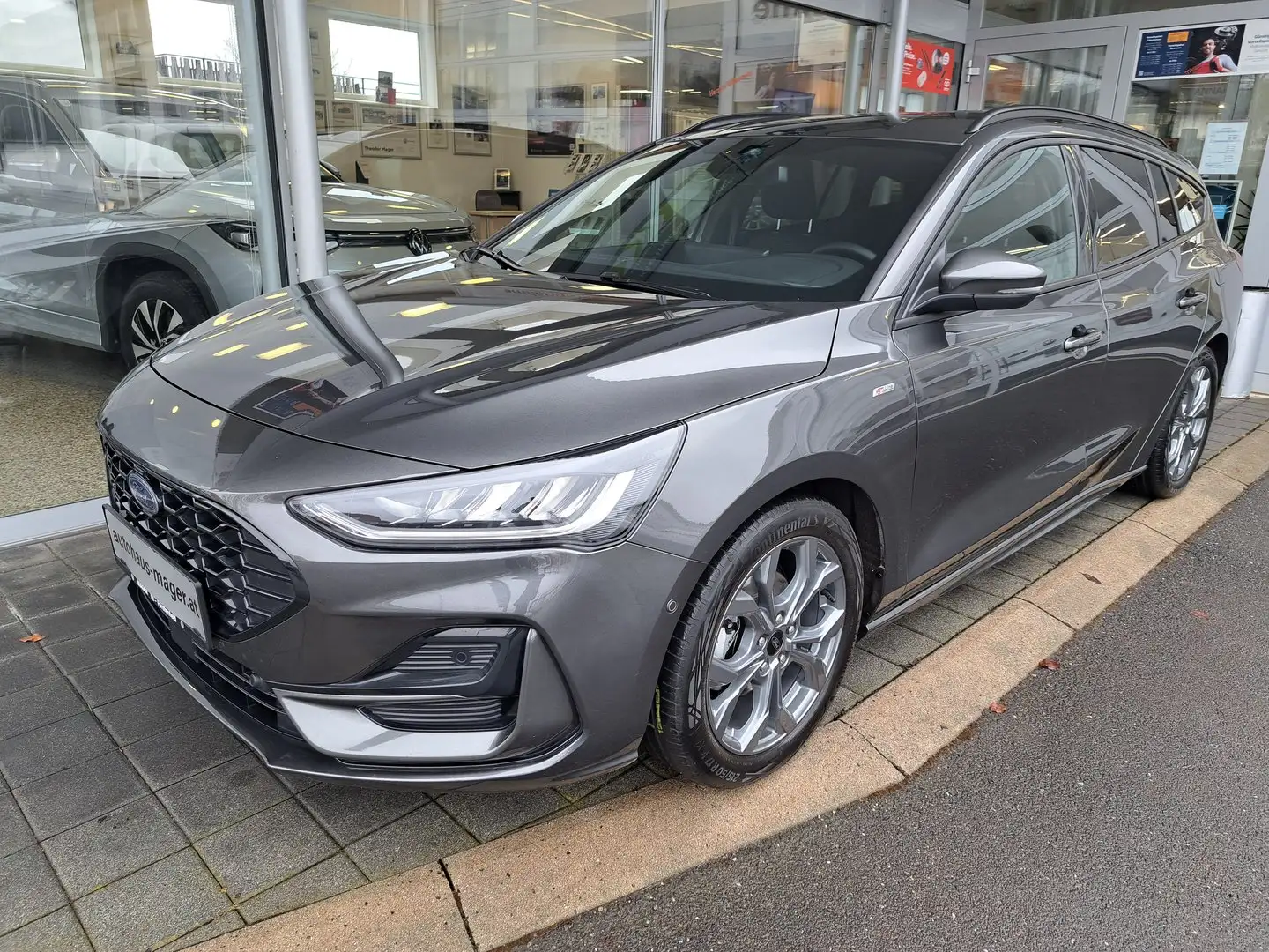 Ford Focus Traveller ST-Line X Grau - 1