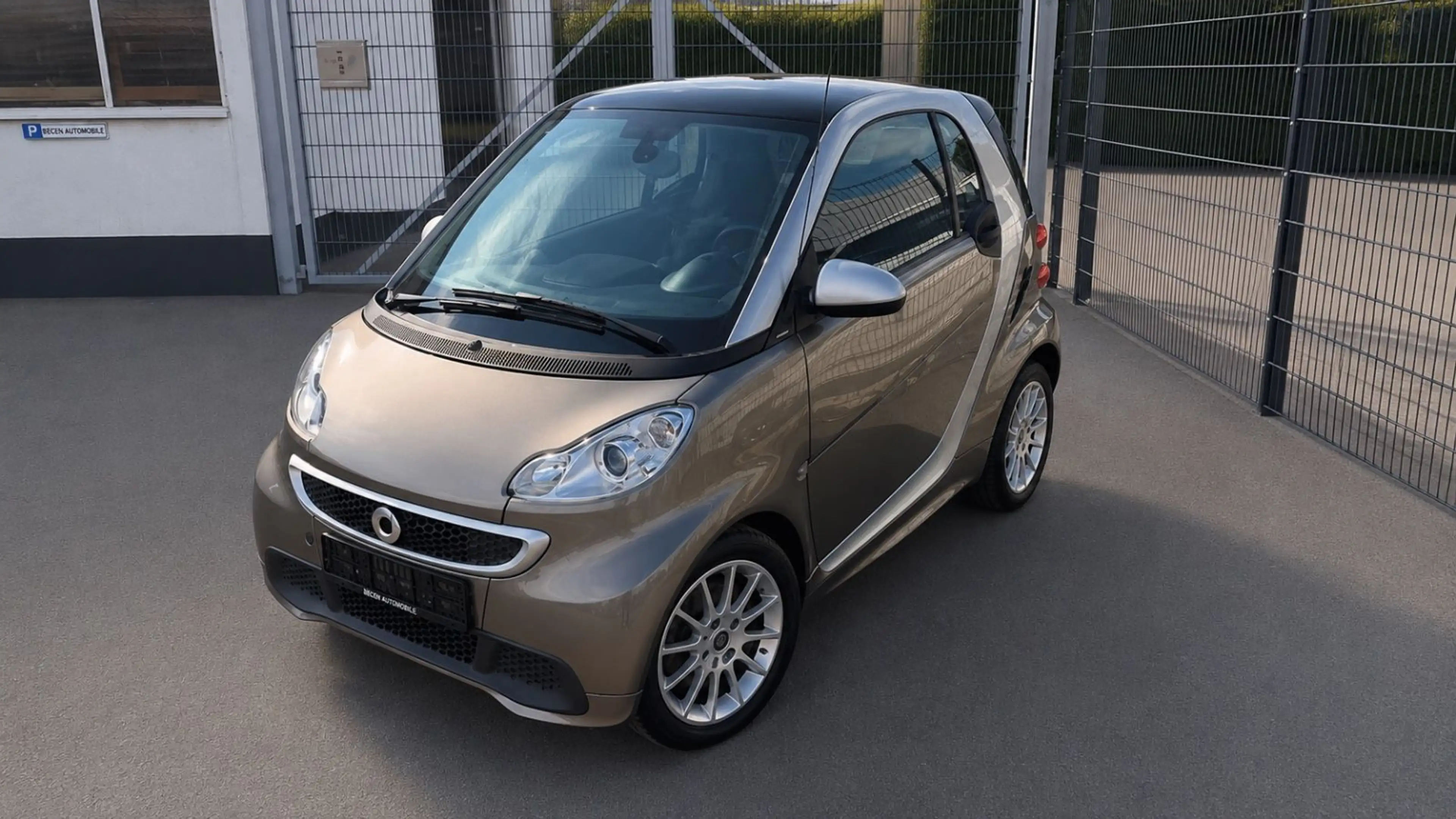 smart forTwo SERVO PANO CARPLAY SHZ KLIMA REGENSNSR