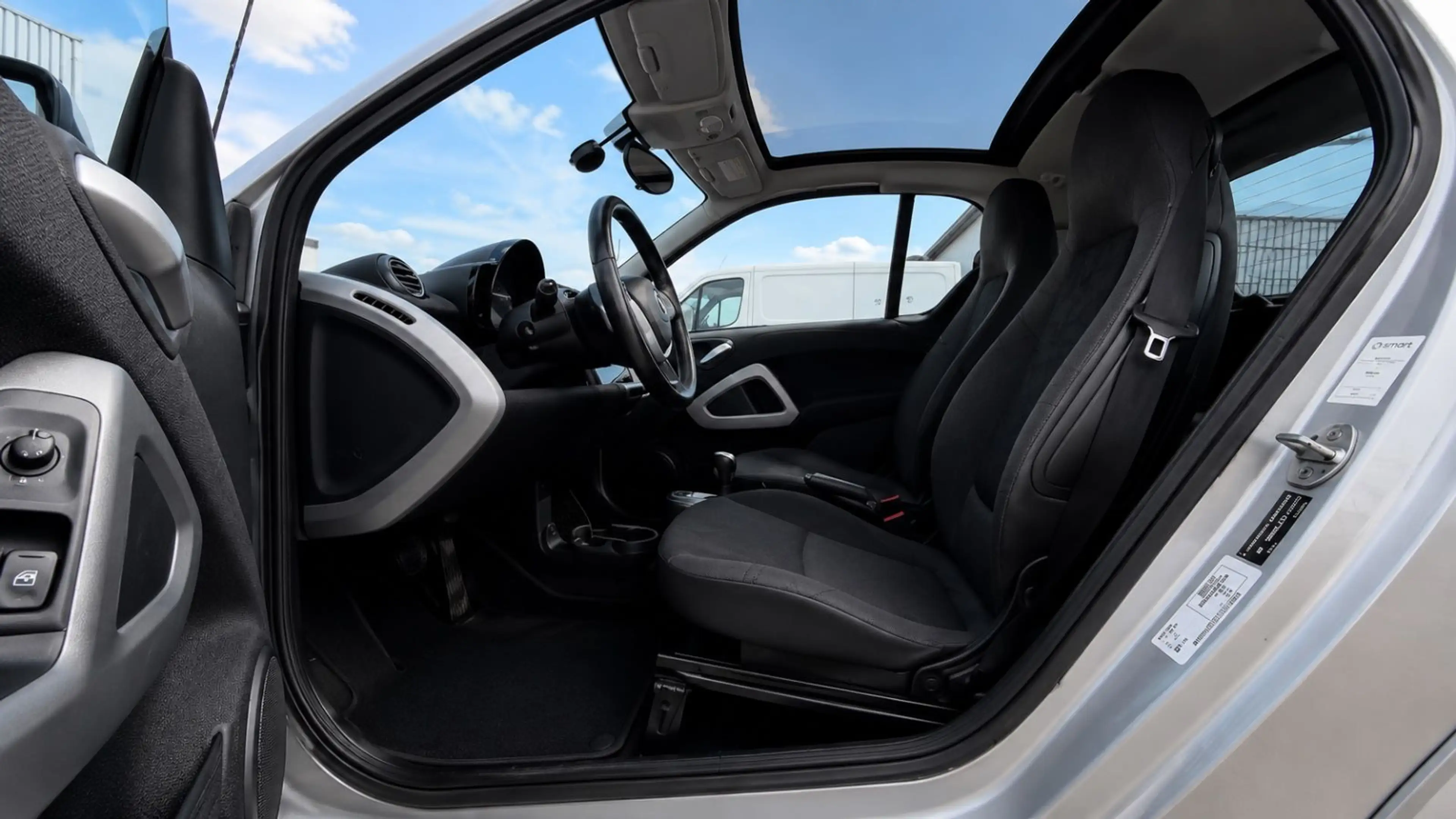 smart forTwo SERVO PANO CARPLAY SHZ KLIMA REGENSNSR — photo 14