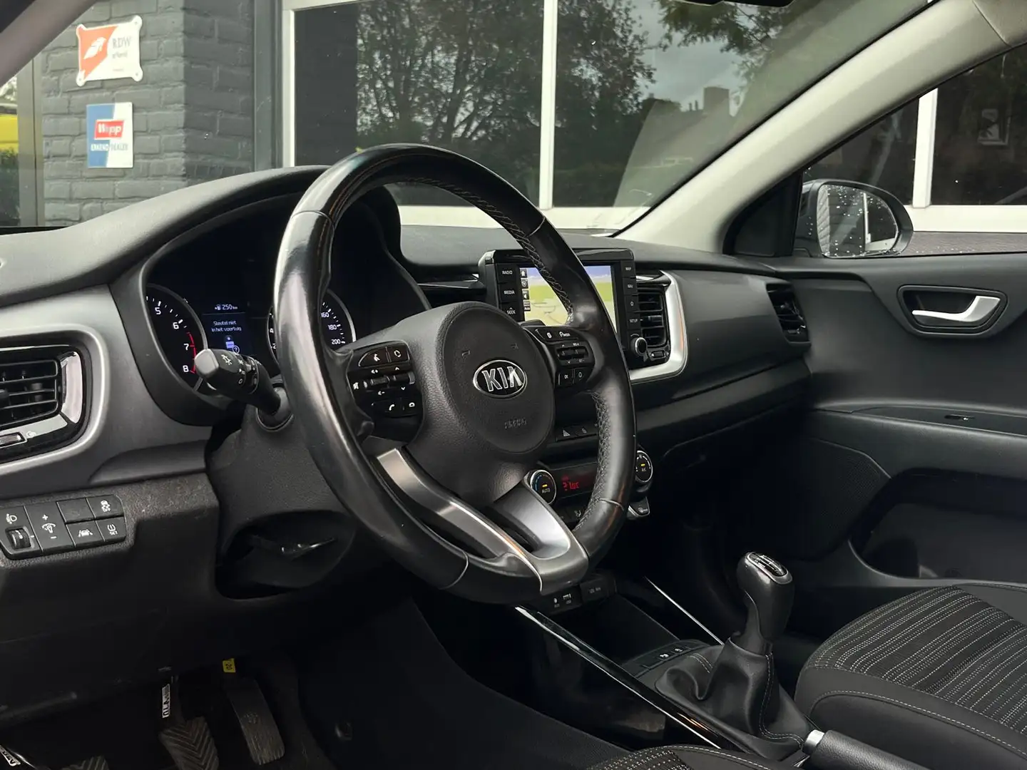 Kia Stonic 1.0 T-GDi DynamicPlusLine, Airco, Bluetooth, Camer Wit - 2