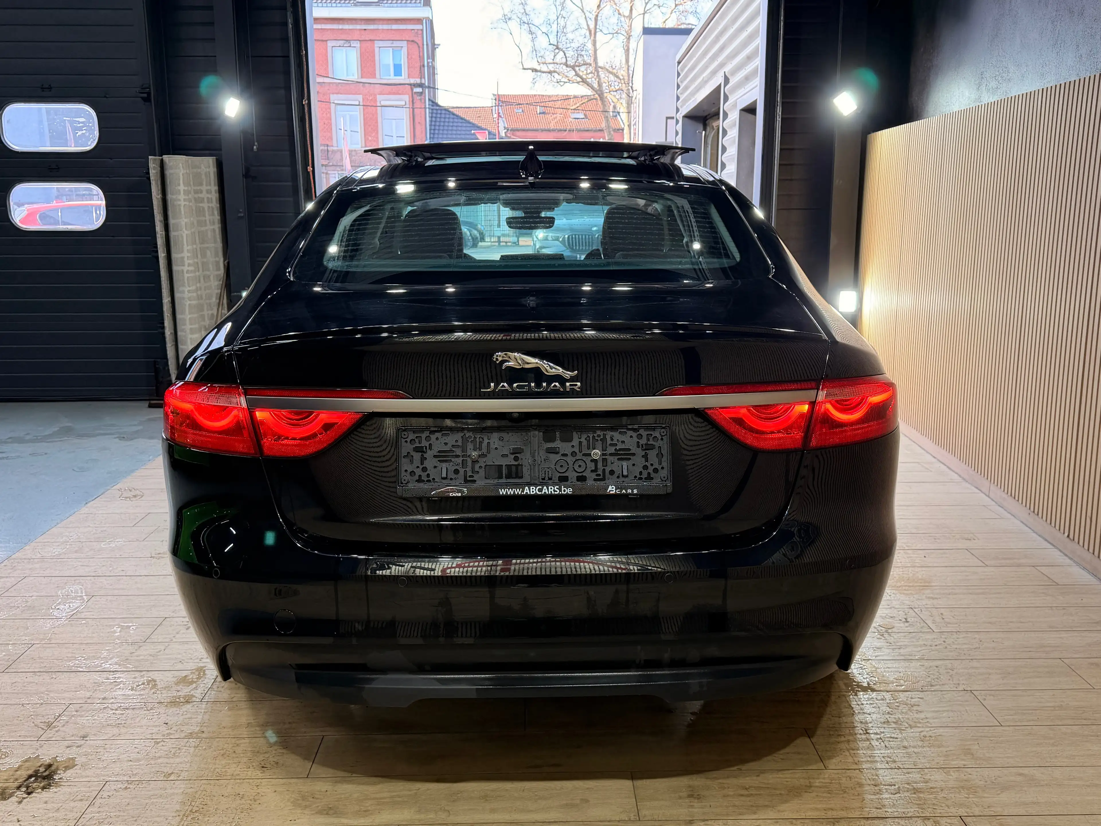 Jaguar XF 2.0 D E-Performance R-Sport * GAR 12 M * — photo 7