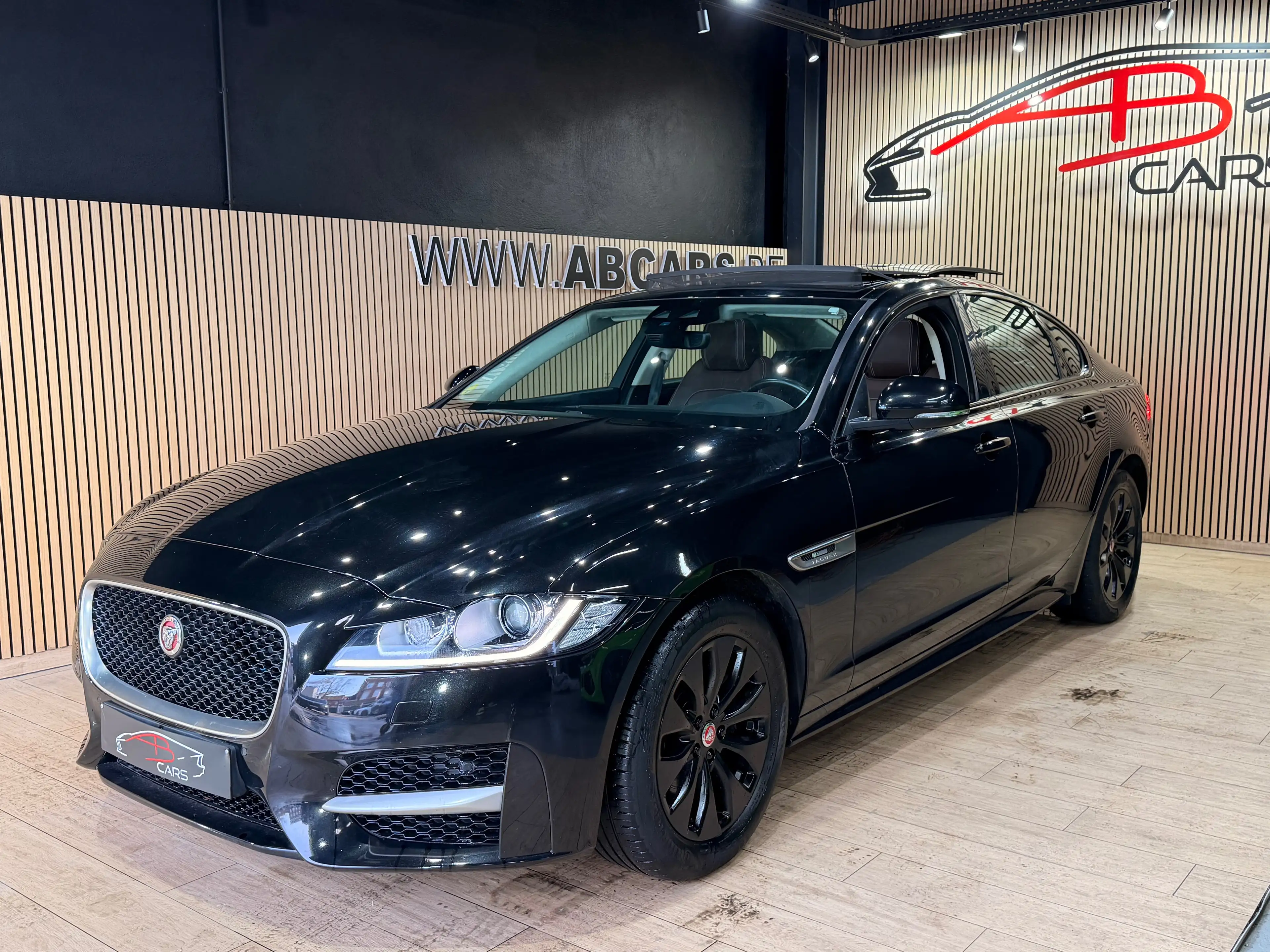 Jaguar XF 2.0 D E-Performance R-Sport * GAR 12 M * — photo 5