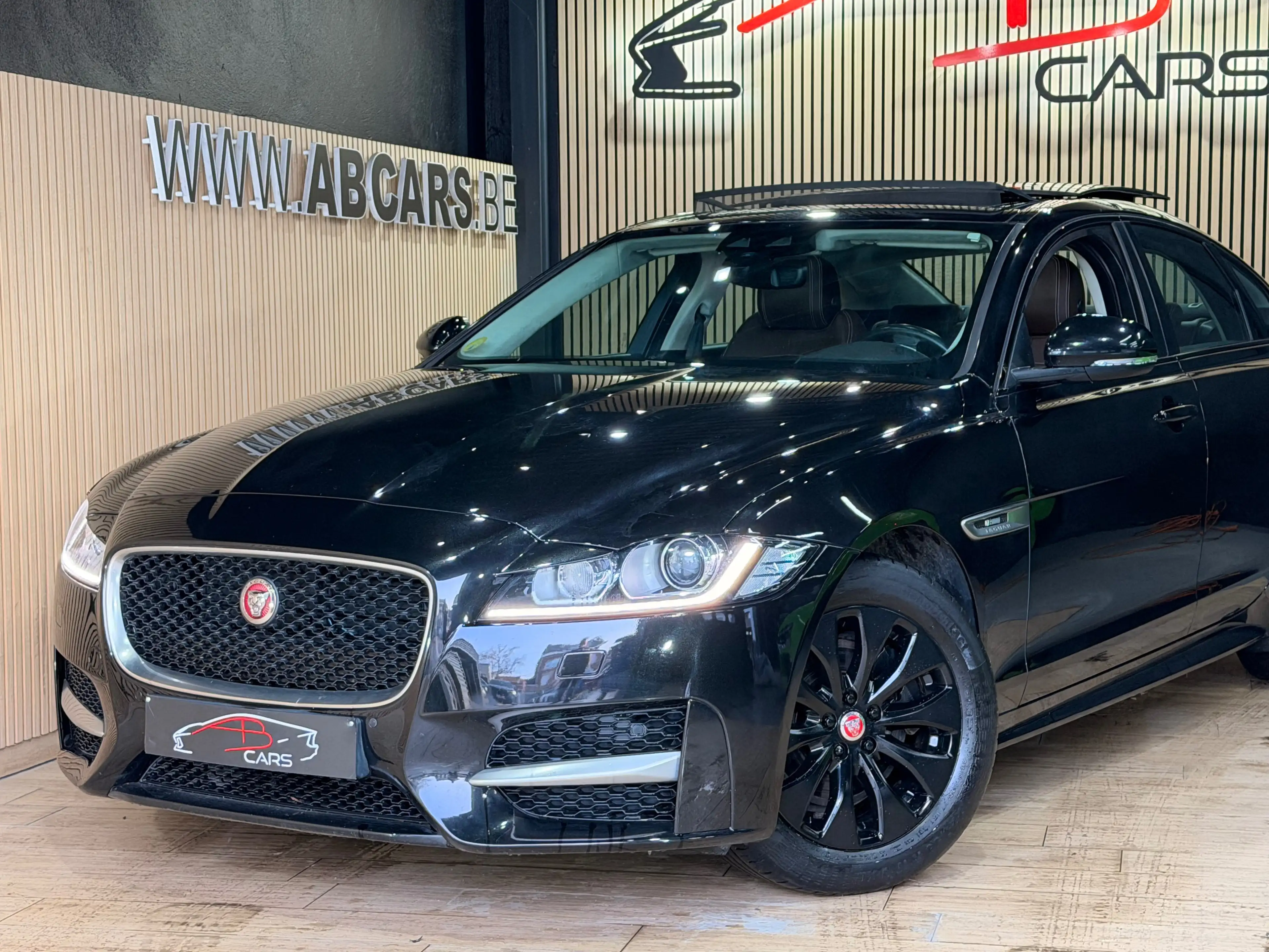 Jaguar XF 2.0 D E-Performance R-Sport * GAR 12 M * — photo 4