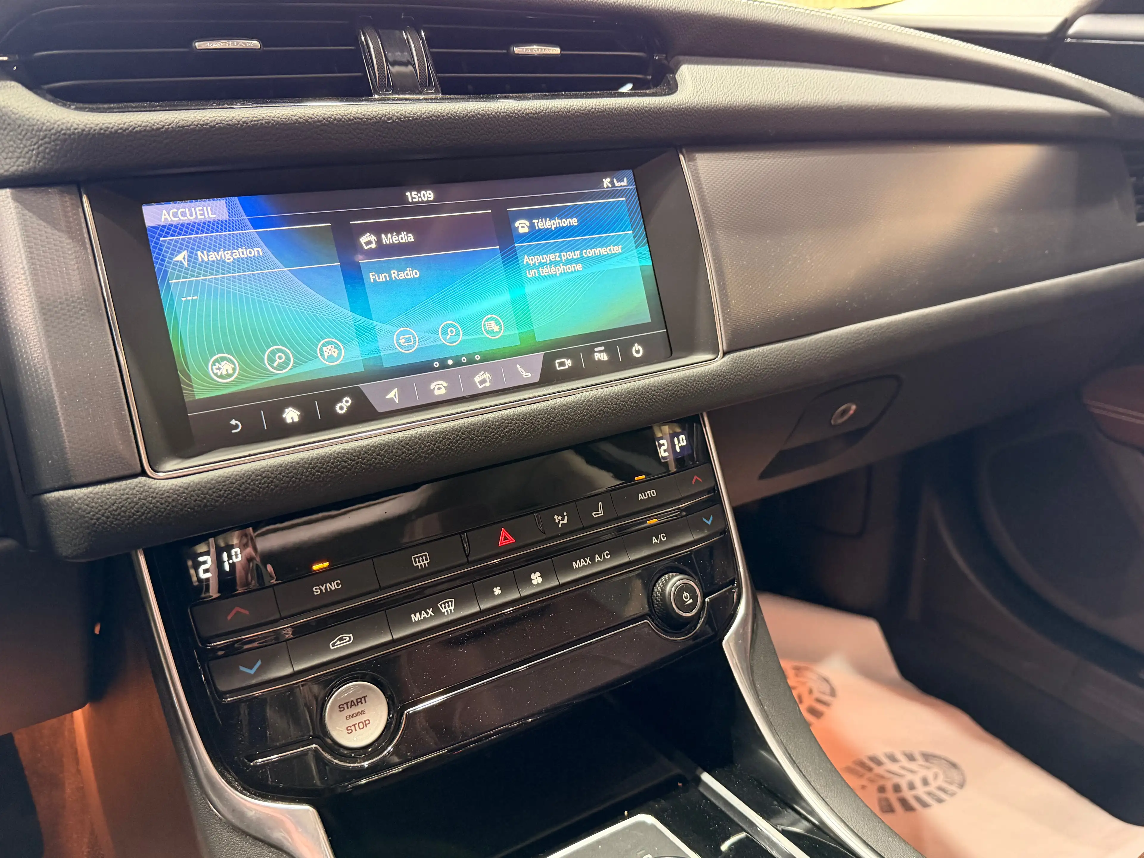 Jaguar XF 2.0 D E-Performance R-Sport * GAR 12 M * — photo 12