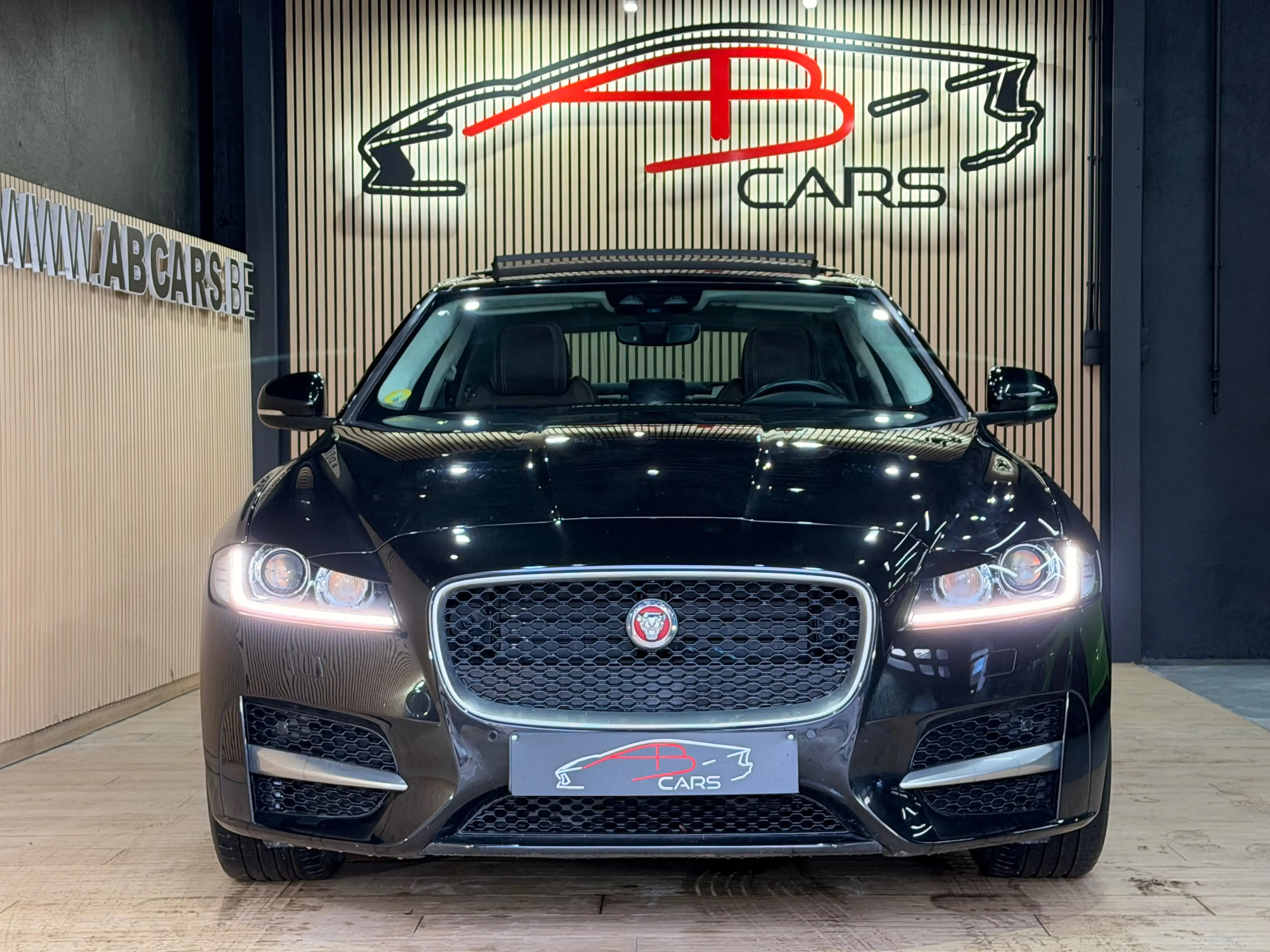 Jaguar XF 2.0 D E-Performance R-Sport * GAR 12 M * — photo 3