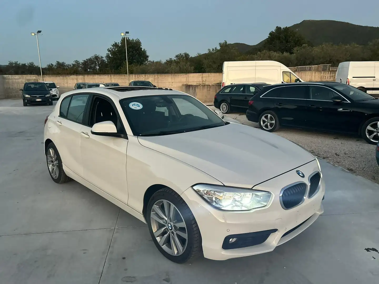 BMW 118 Serie 1 118d Business 5p Bianco - 1