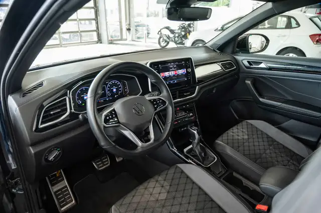 Volkswagen T-Roc view 8
