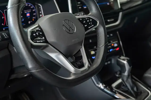 Volkswagen T-Roc view 11