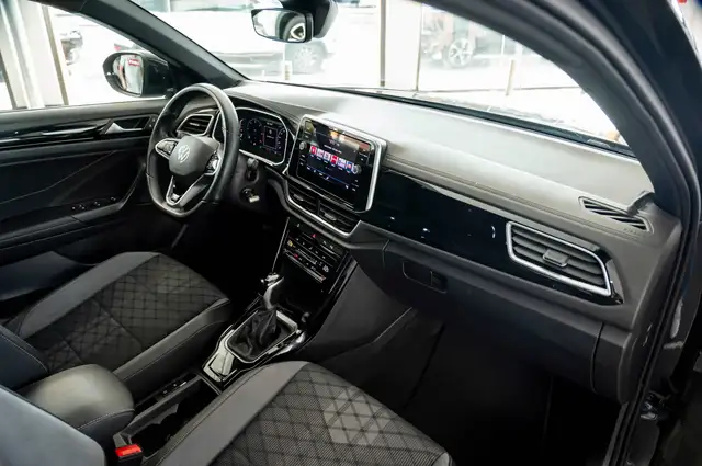 Volkswagen T-Roc view 10