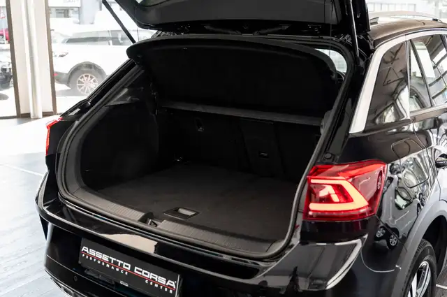 Volkswagen T-Roc view 15