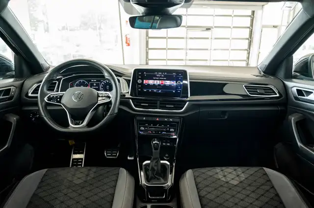 Volkswagen T-Roc view 9