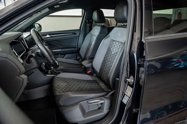 Volkswagen T-Roc view 7