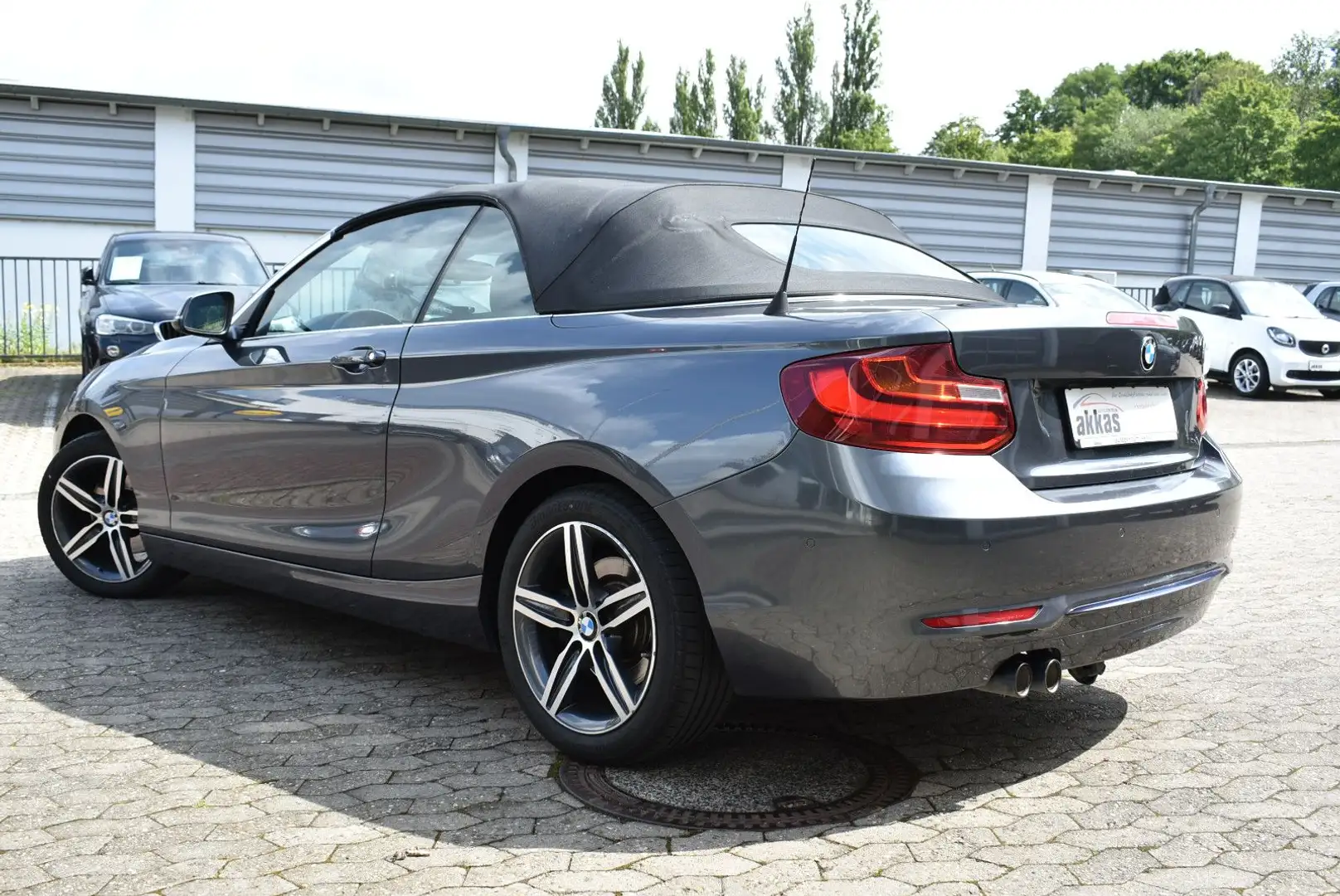 BMW 220 d Cabrio Sport Line *Navi-Prof*inkl Garantie Grau - 2