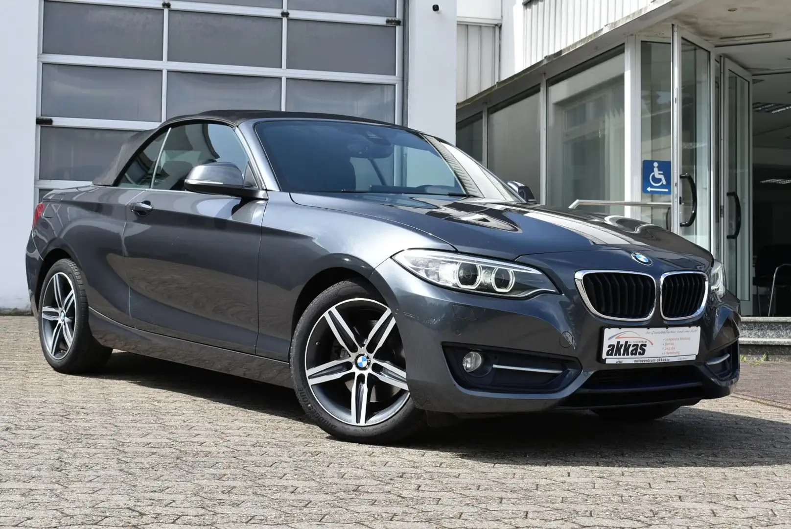 BMW 220 d Cabrio Sport Line *Navi-Prof*inkl Garantie Grau - 1