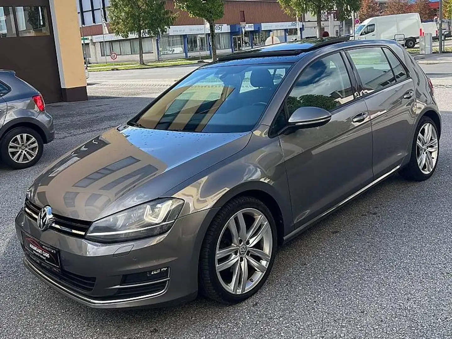 Volkswagen Golf Grau - 1