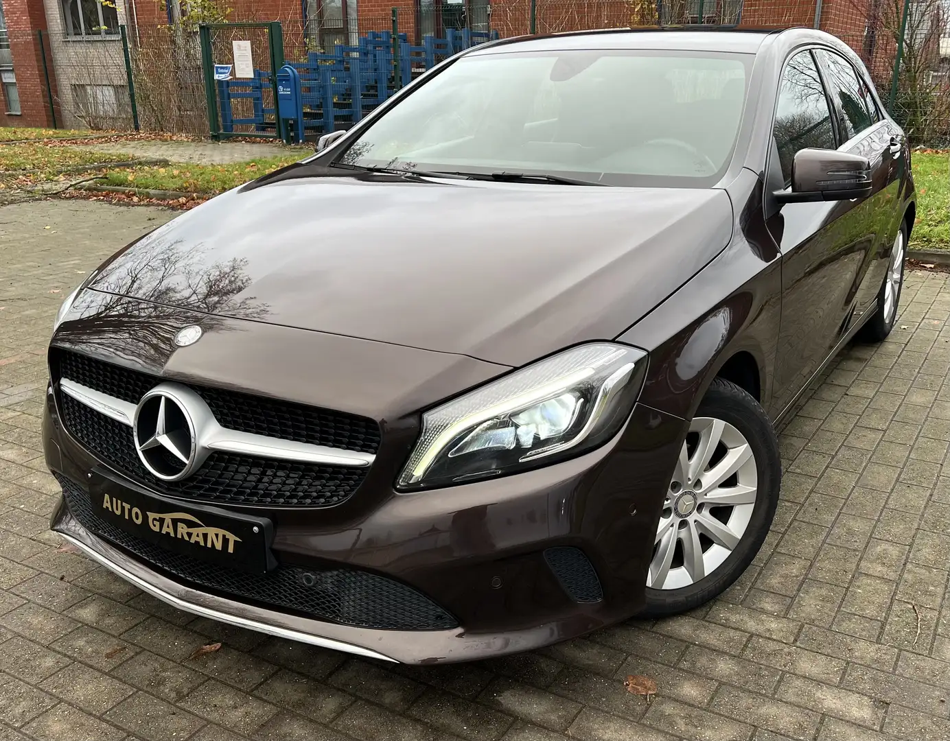 Mercedes-Benz A 180 Automatique Brun - 2