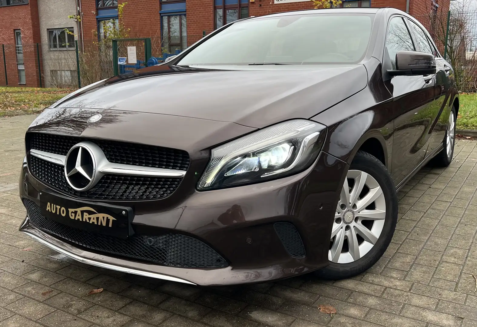 Mercedes-Benz A 180 Automatique Brun - 1