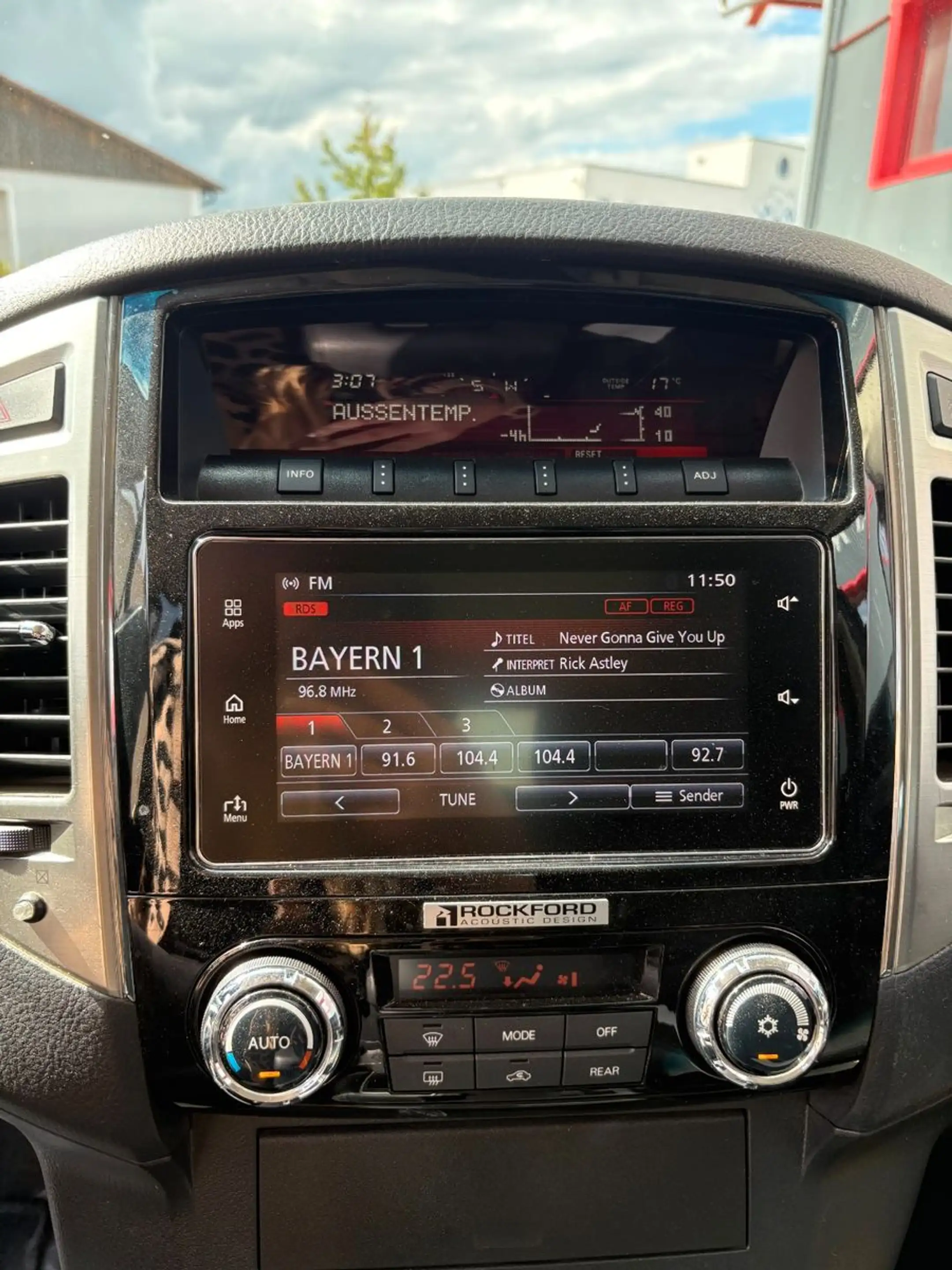 Mitsubishi Pajero 3.2 DI-D SUV-Star *AHK*SH*FSW* — photo 9