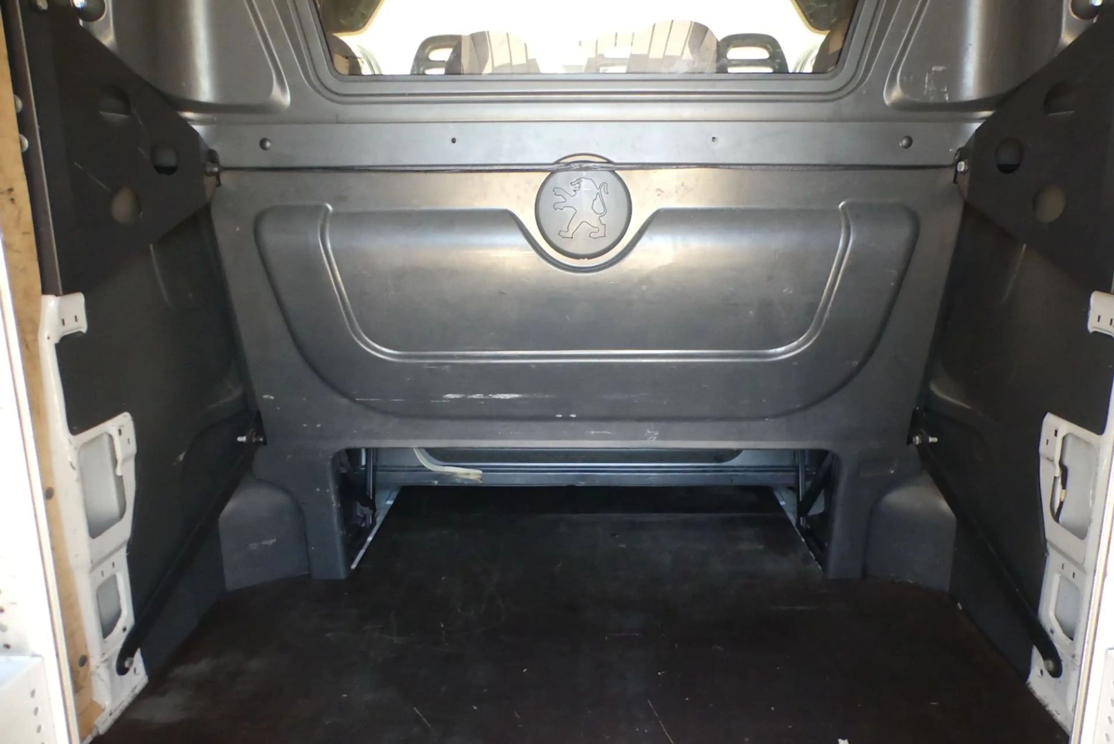 Peugeot Boxer 2.2 Maxi L3 Mixto*7Sitz*Temp*Klim*Kam*Navi — photo 9