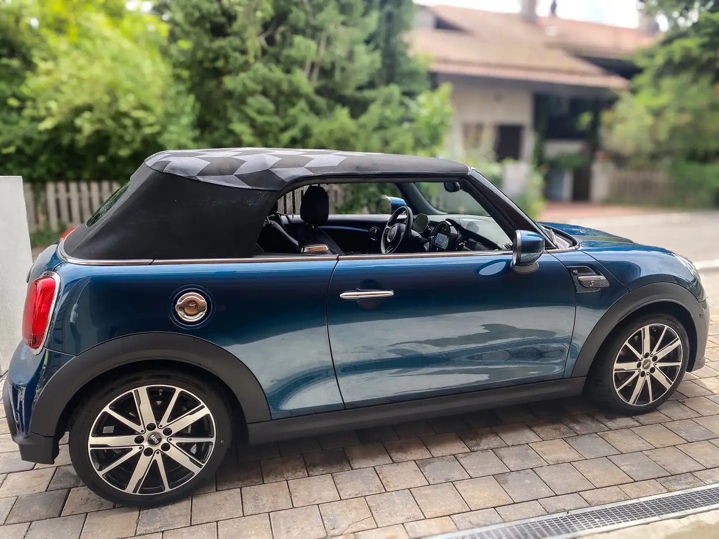 MINI Cooper S Cabrio Edition Sidewalk Blau - 1
