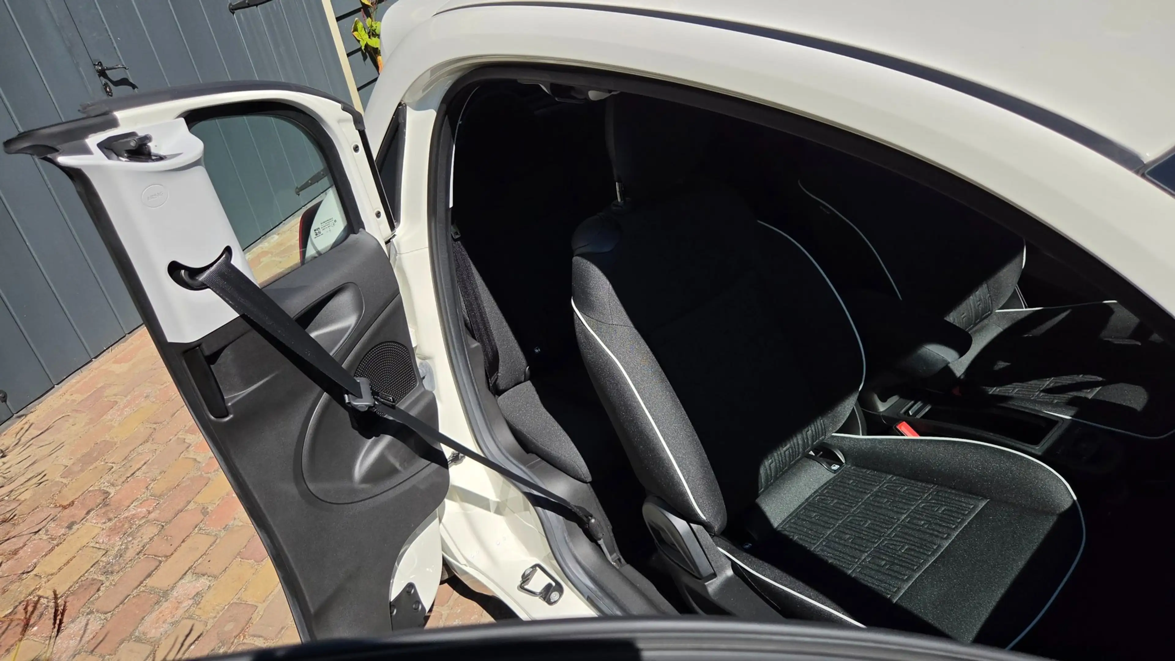 Fiat 500e 3+1 La Prima 42 kWh | 2024 | 950km | JBL | Camera — photo 9