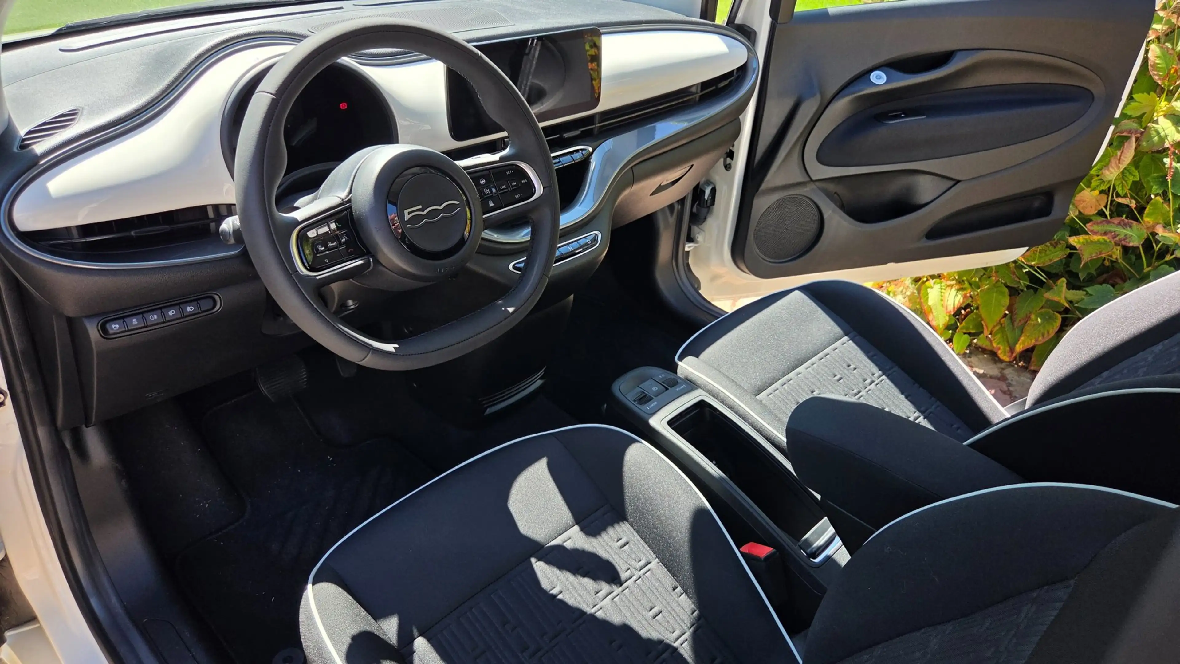 Fiat 500e 3+1 La Prima 42 kWh | 2024 | 950km | JBL | Camera — photo 12