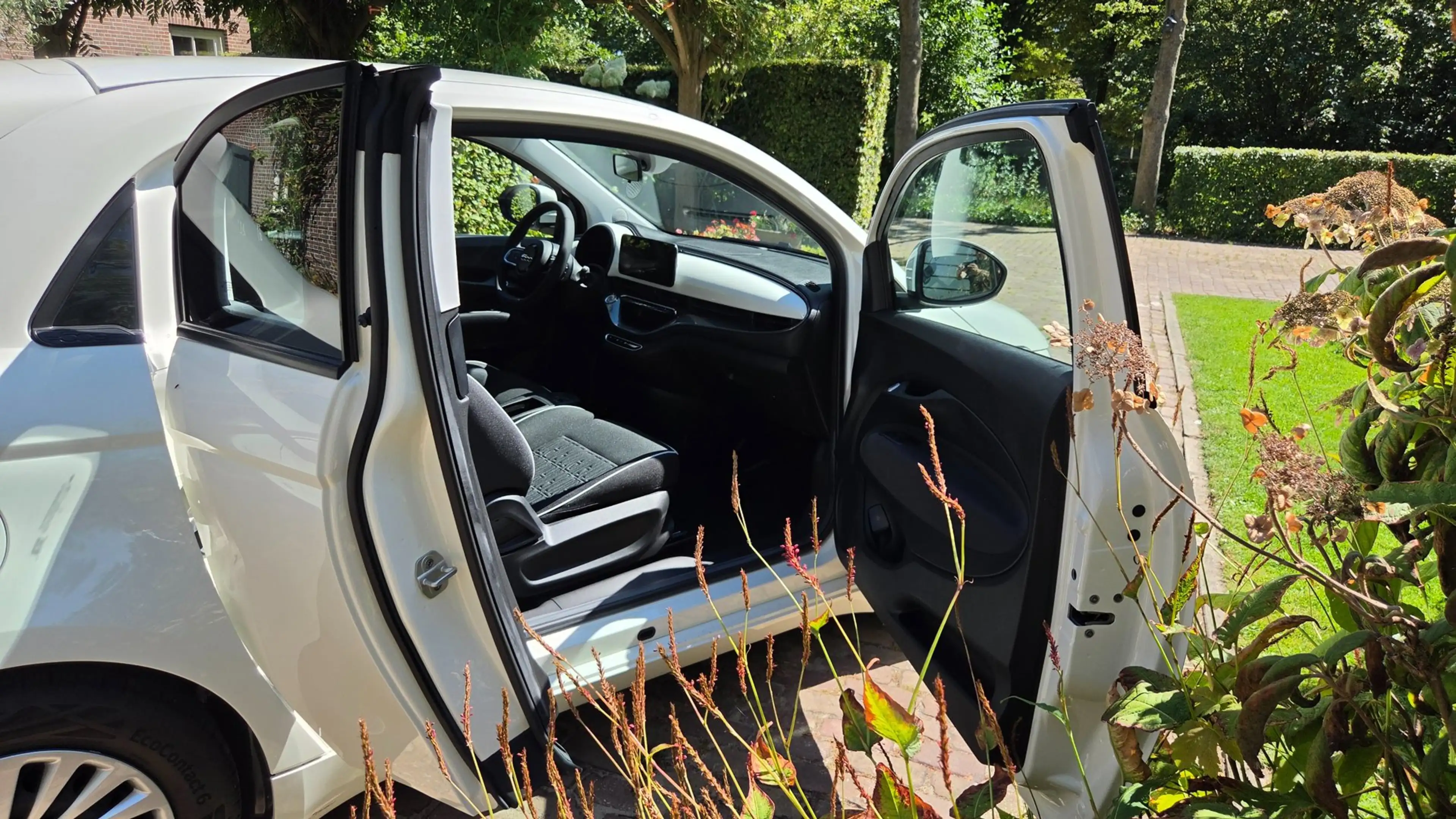 Fiat 500e 3+1 La Prima 42 kWh | 2024 | 950km | JBL | Camera — photo 8