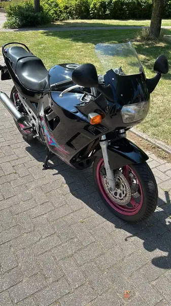 Suzuki GSX 600 - foto 6