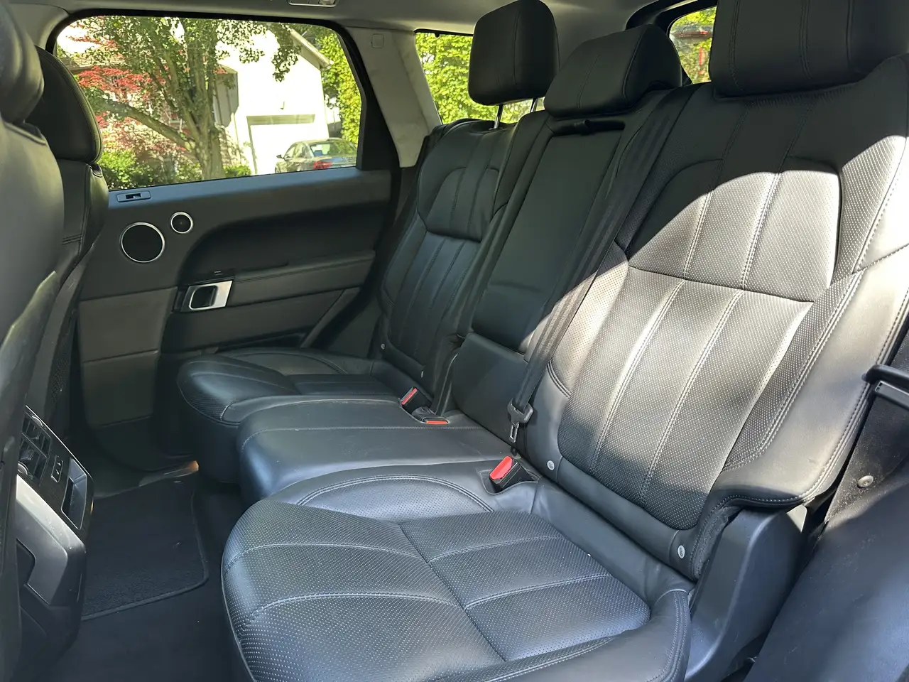 Land Rover Range Rover Sport снимка Land Rover Range Rover Sport