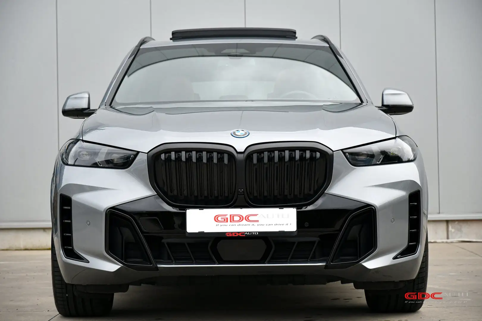 BMW X5 xDrive50e l M SPORTPAKKET PRO l PANO l HARMON Grijs - 2